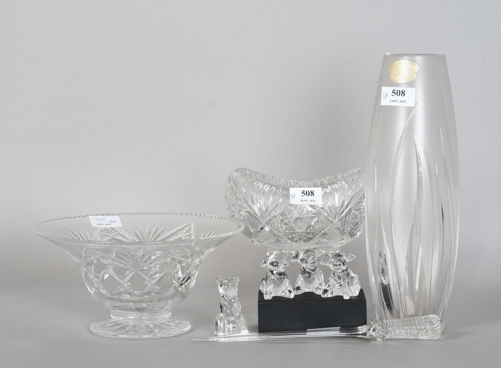 Null Val Saint-Lambert

Various lots of clear crystals : frosted vase, basket, .&hellip;