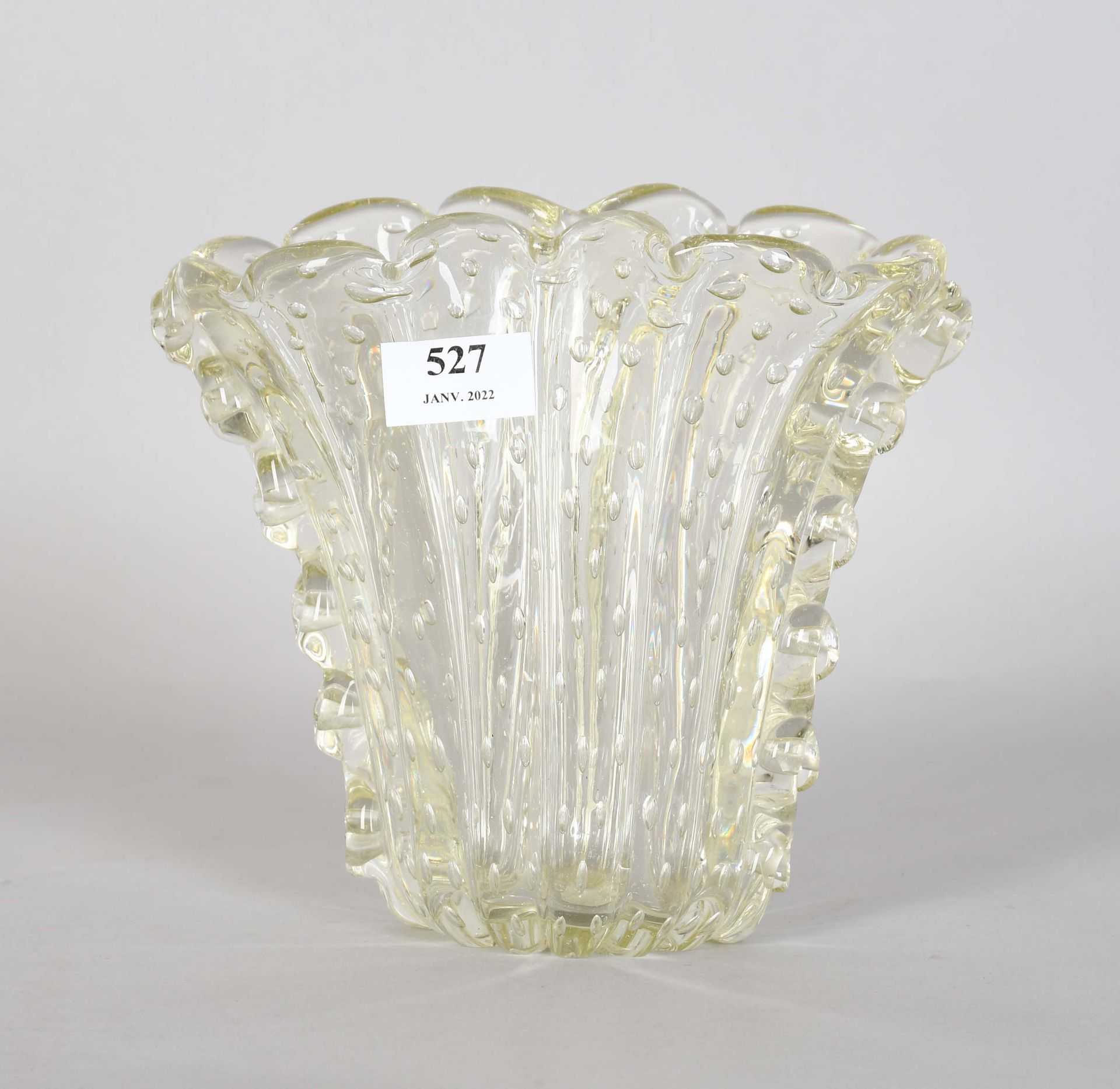 Null Vaso in vetro a bolle lavorato in stile veneziano

Altezza: 20 cm.