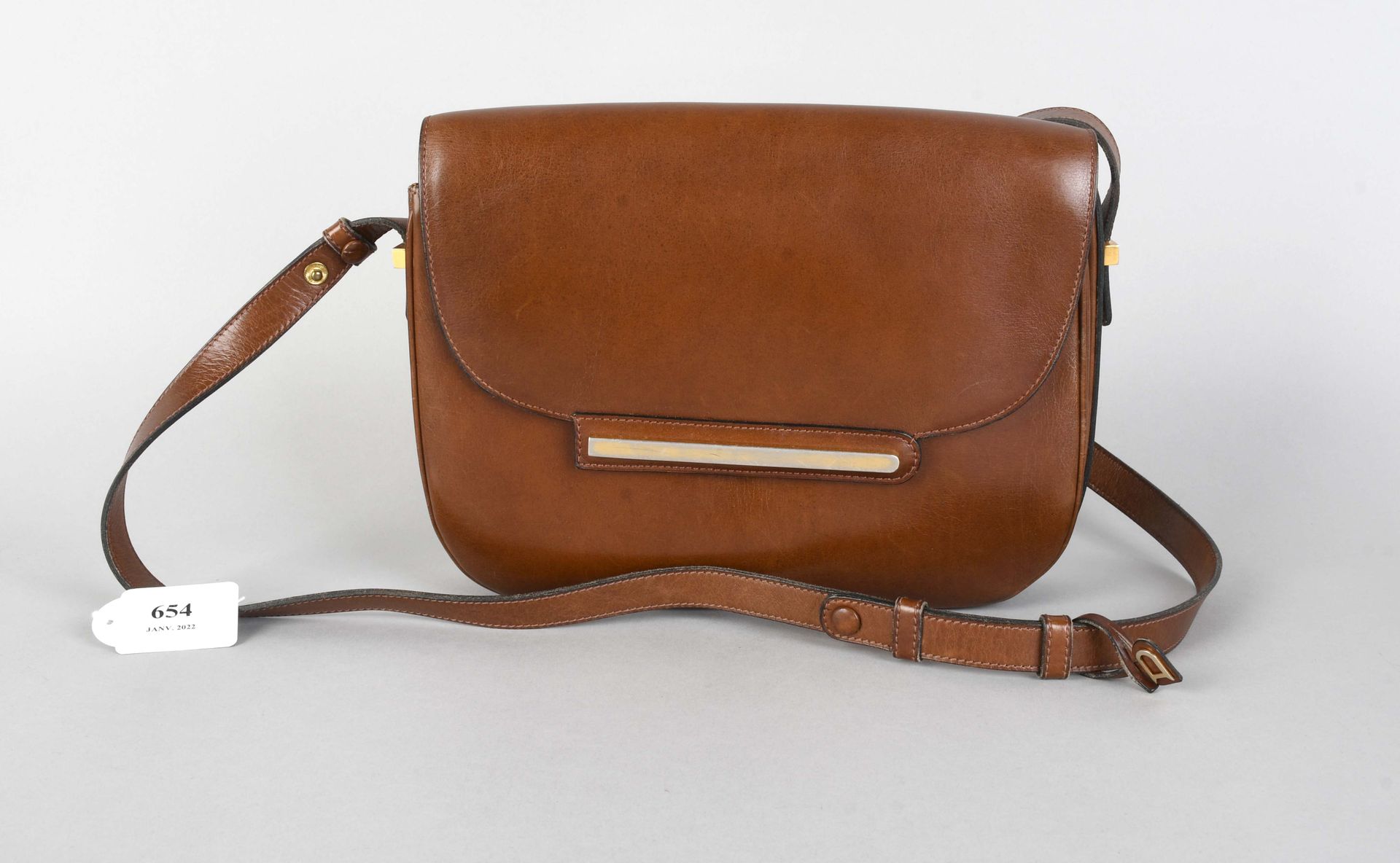 Null Delvaux

Brown smooth leather shoulder bag.