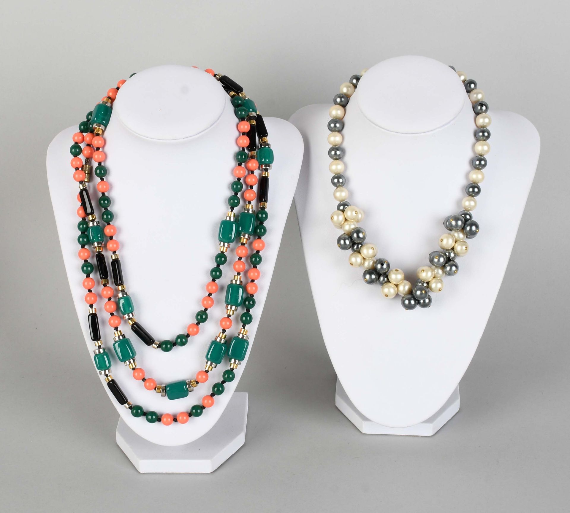 Null Jewel

Fancy pearl necklace, and, hard stone pearl necklace.