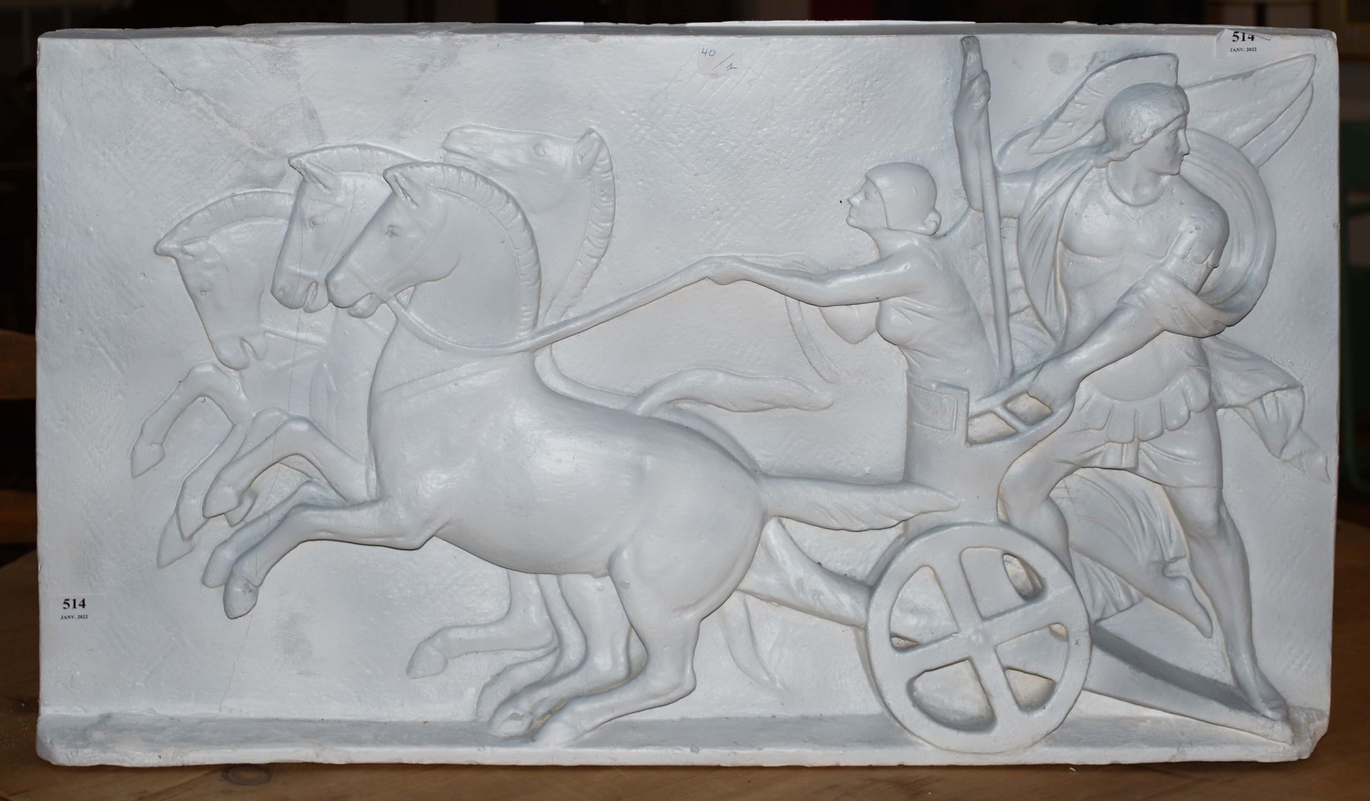 Null Bas-relief en plâtre : “Char romain” - Fêles

Longueur : 90 cm.