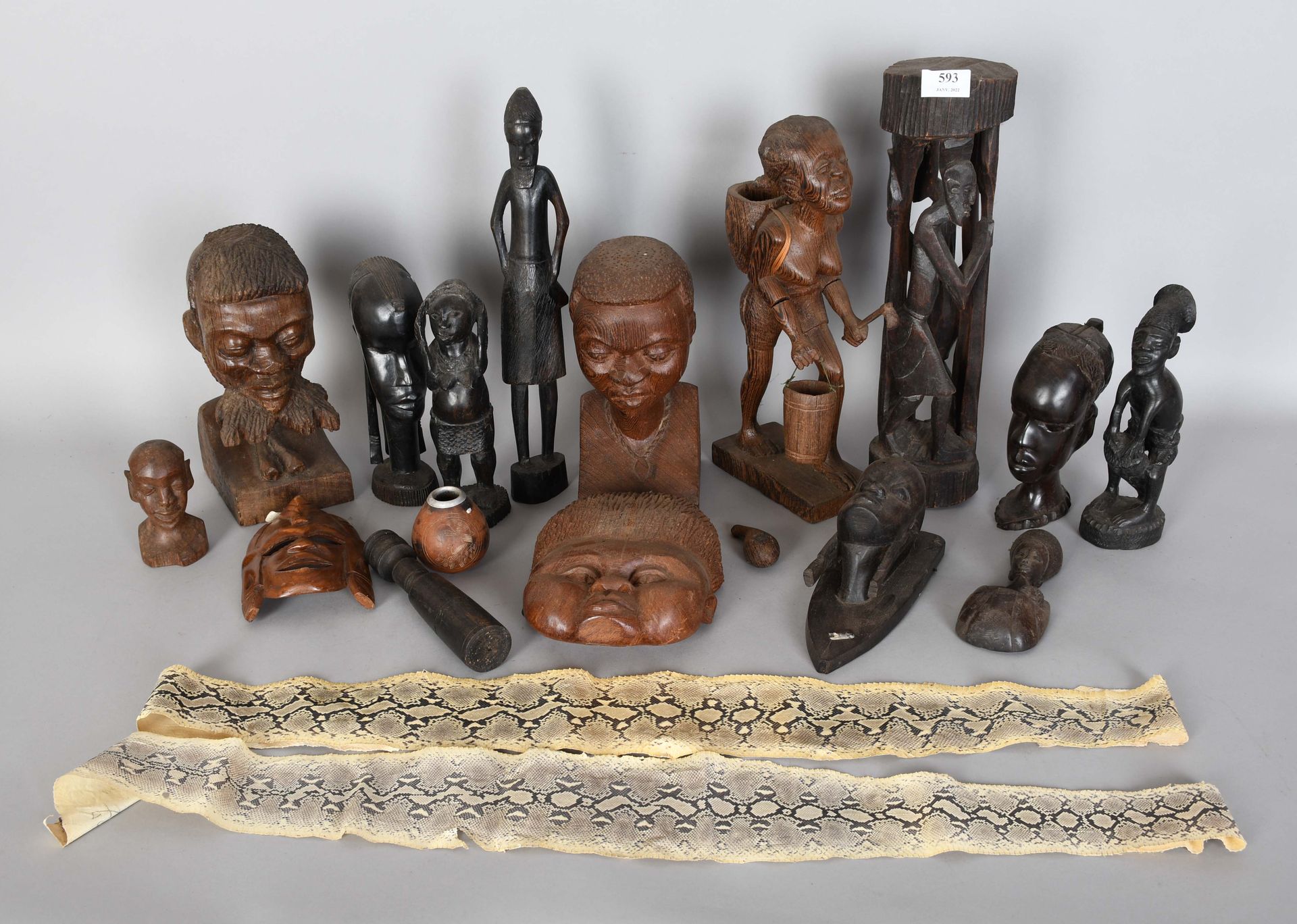 Null Lot von afrikanischen Statuen aus geschnitztem Holz