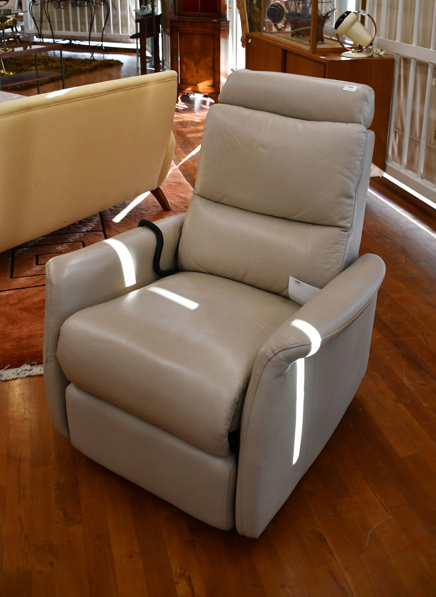 Null Beige leather electric recliner