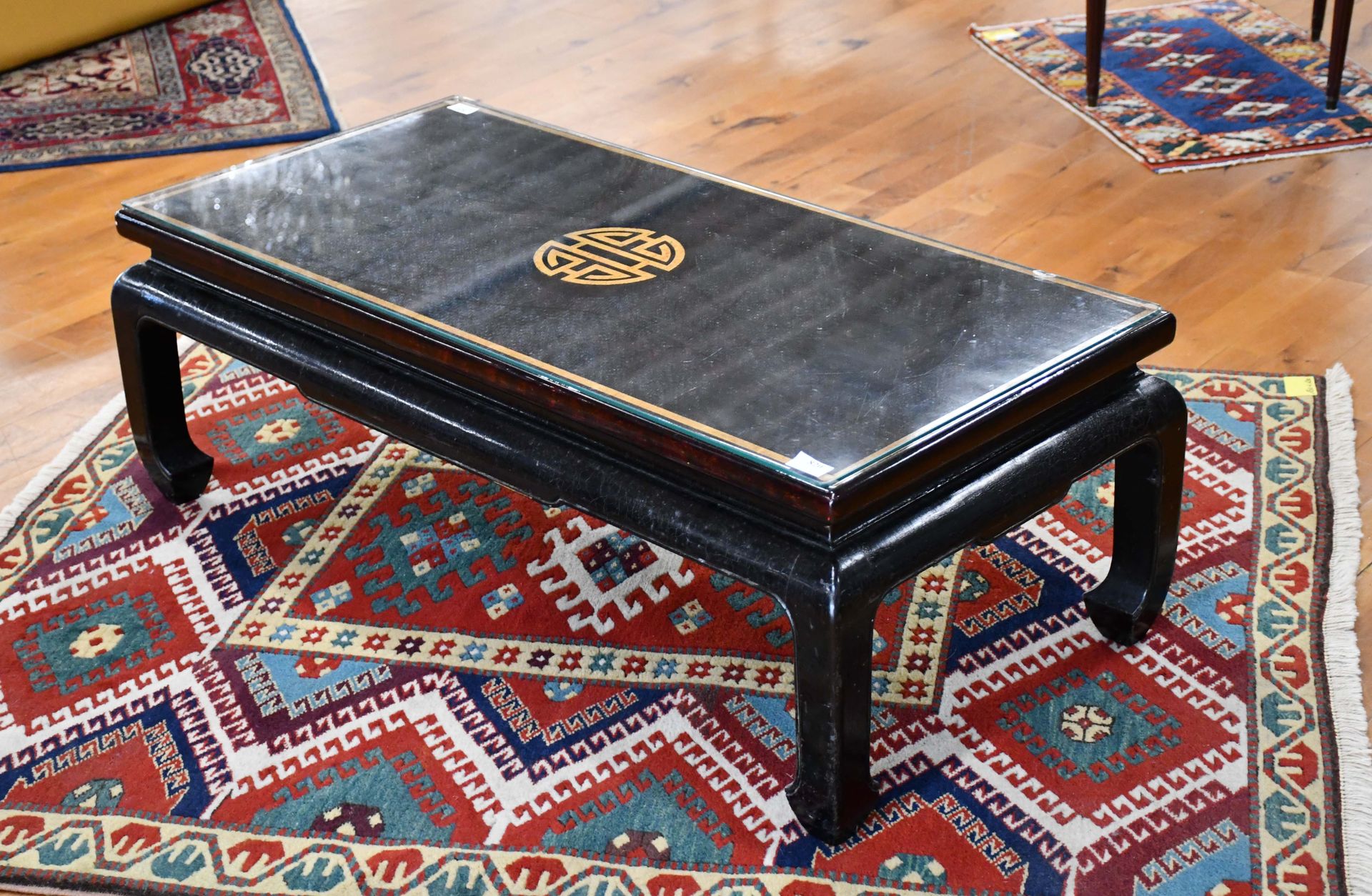 Null Chinese coffee table in lacquer

Dimensions: 110 cm x 55 cm.