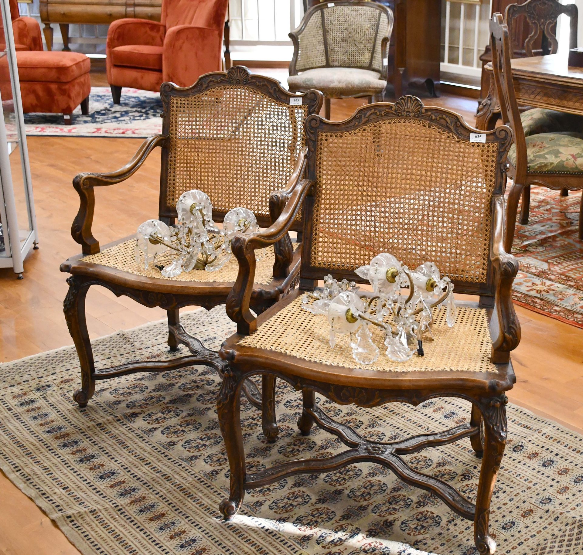 Null 一对法国摄政时期风格的扶手椅，藤条座椅和椅背