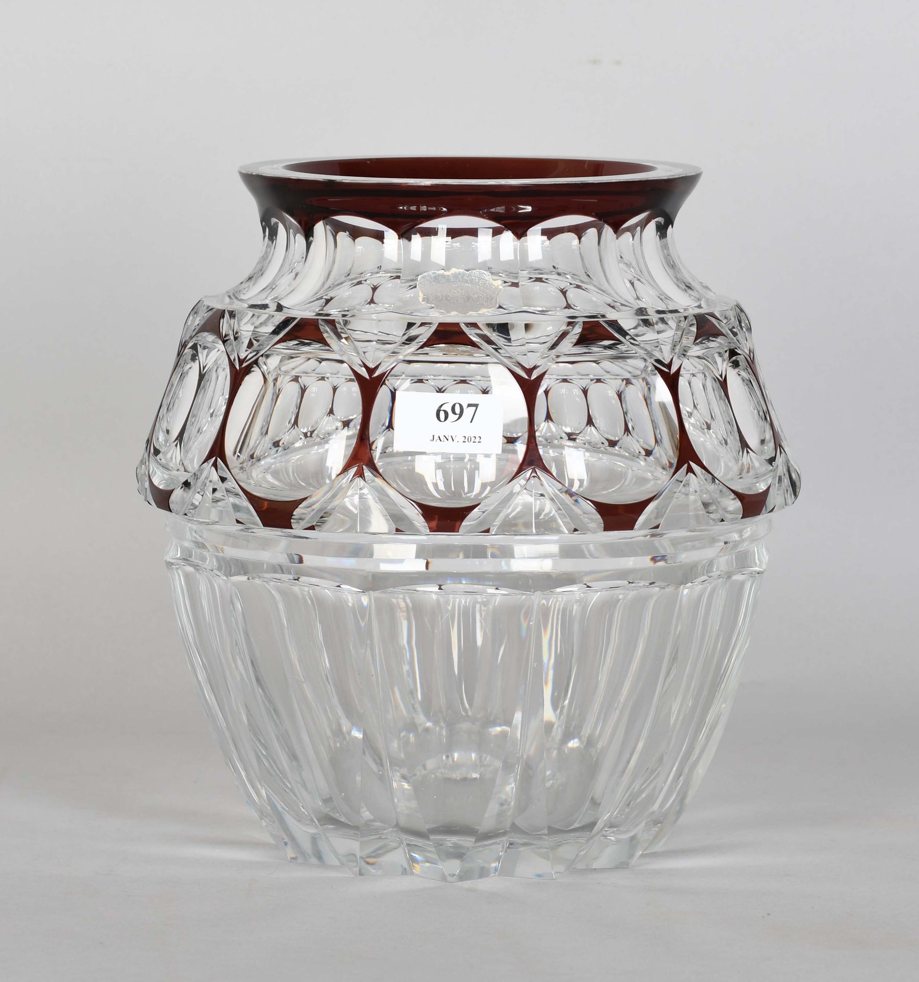 Null Val Saint-Lambert

装饰艺术风格的水晶花瓶，带有梅花衬里。

高度：25厘米。