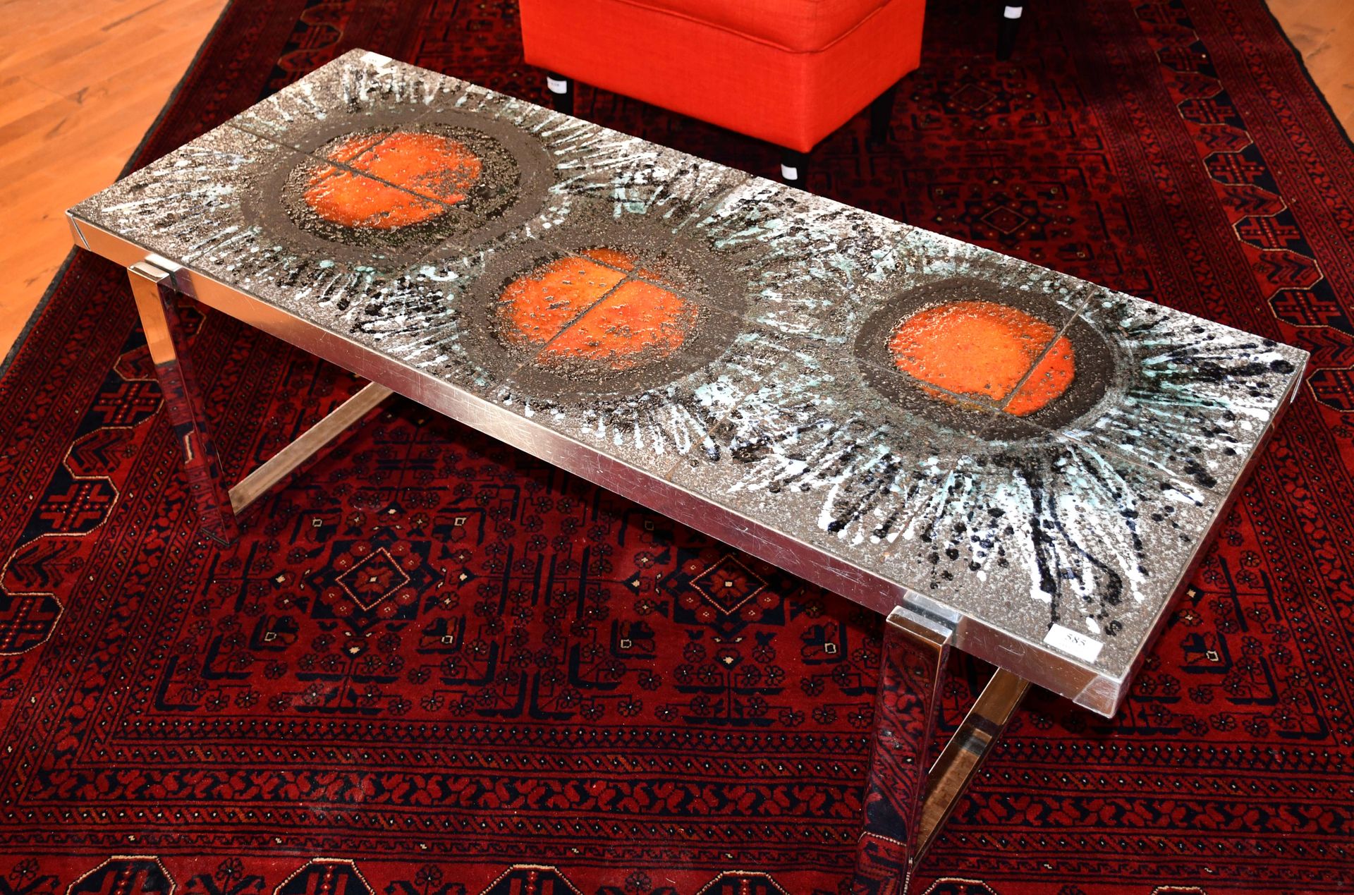 Null 复古咖啡桌，铬合金底座 - 熔岩石桌面

尺寸：121厘米×52厘米。