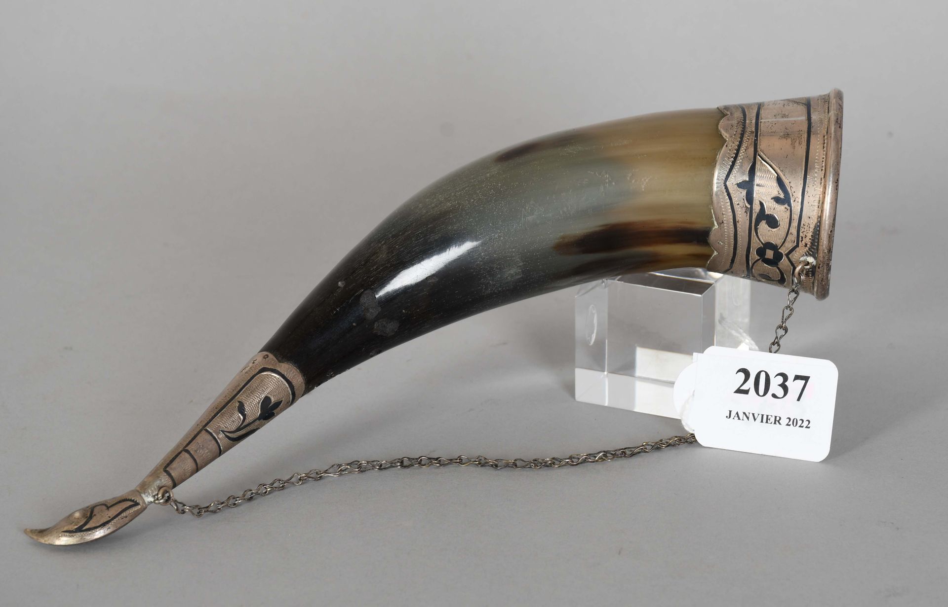 Null Russian drinking horn in silver and niello