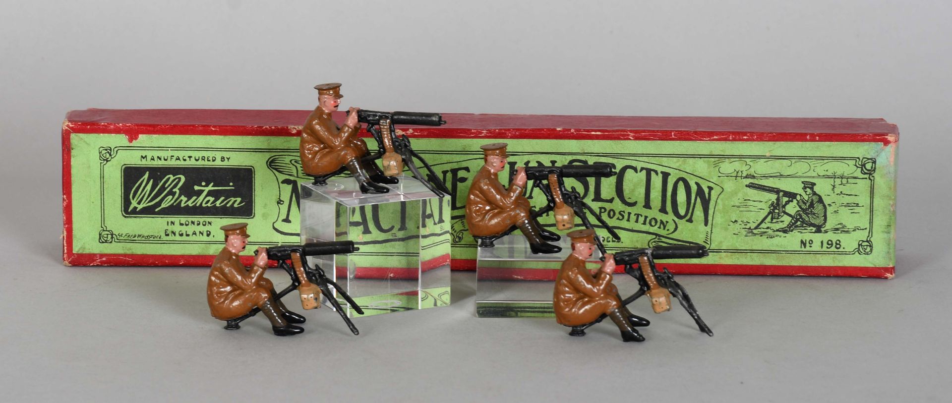 Null Machine Gun Section / W. Britain

Four painted lead figures. In box.