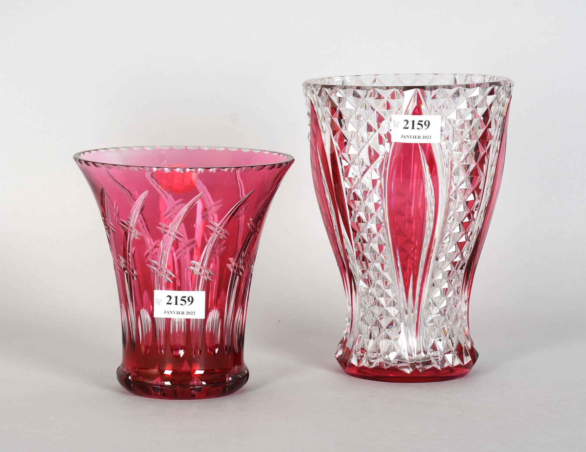 Null Val Saint-Lambert

一加一花瓶，红色切割和衬里水晶。

高度：23厘米。