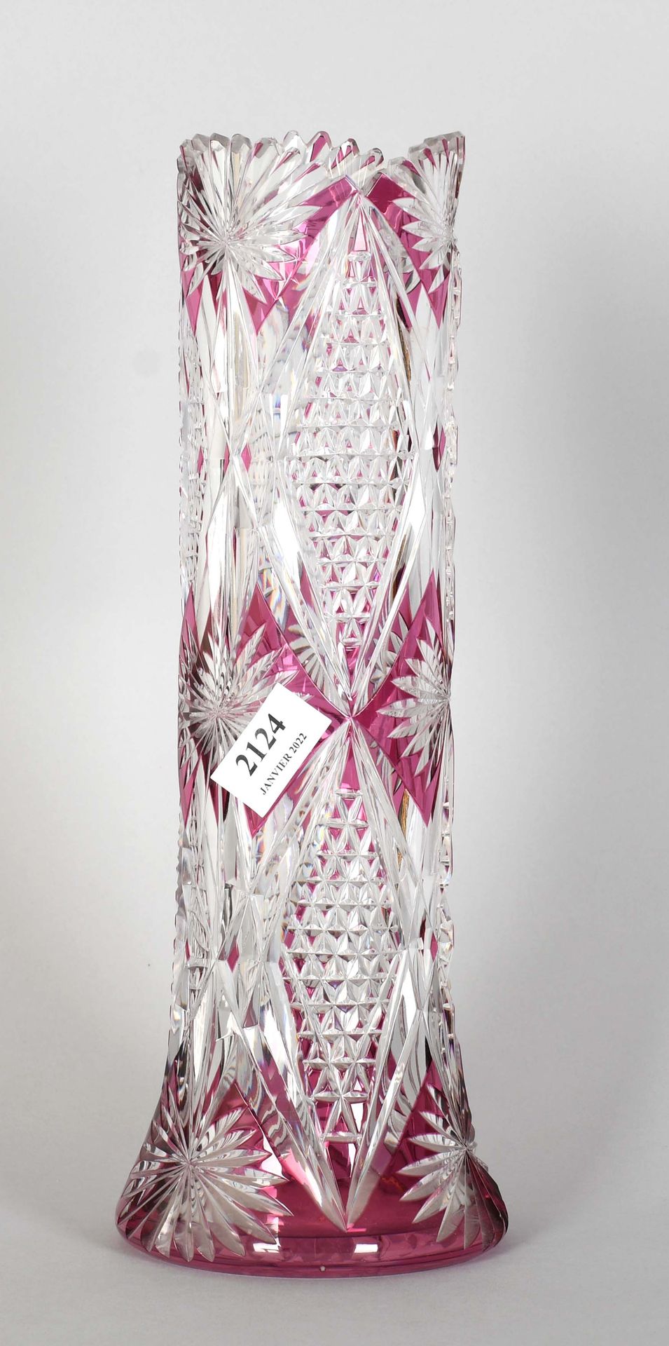 Null Val Saint-Lambert

Vase in crystal doubled and cut mauve.

Height : 36 cm.