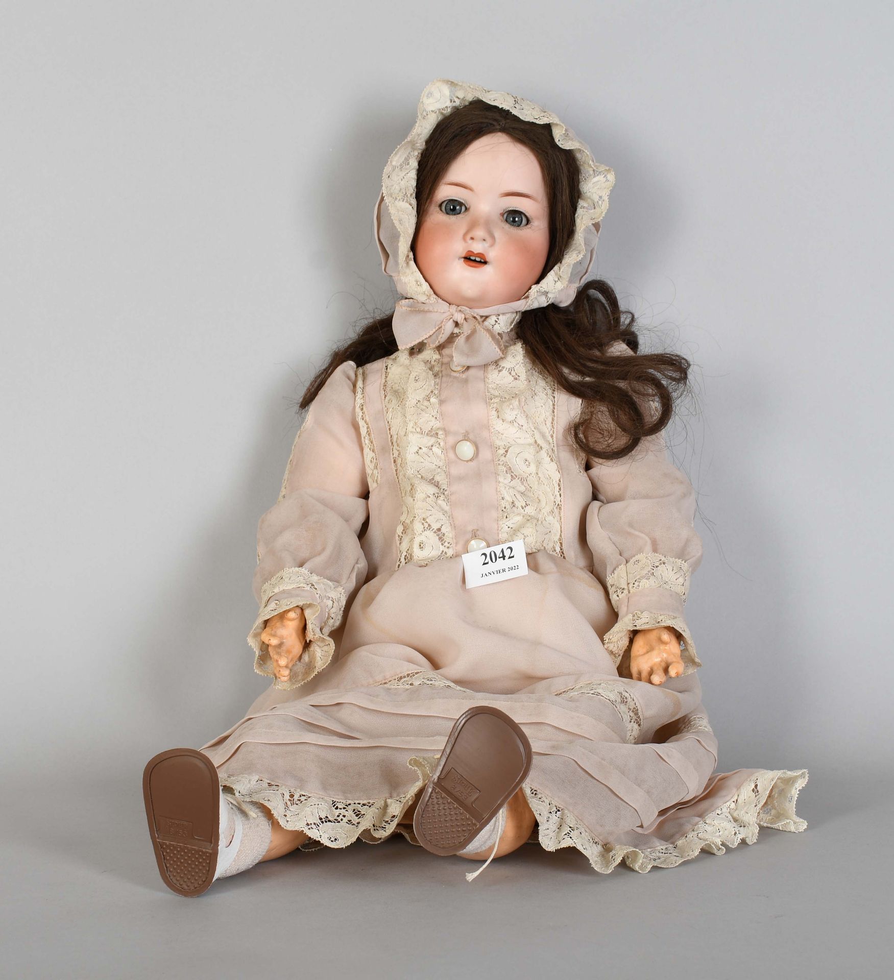 Null 阿曼德-马赛

老式 "390 "娃娃，有饼干头，张着嘴，有活动的眼睛。