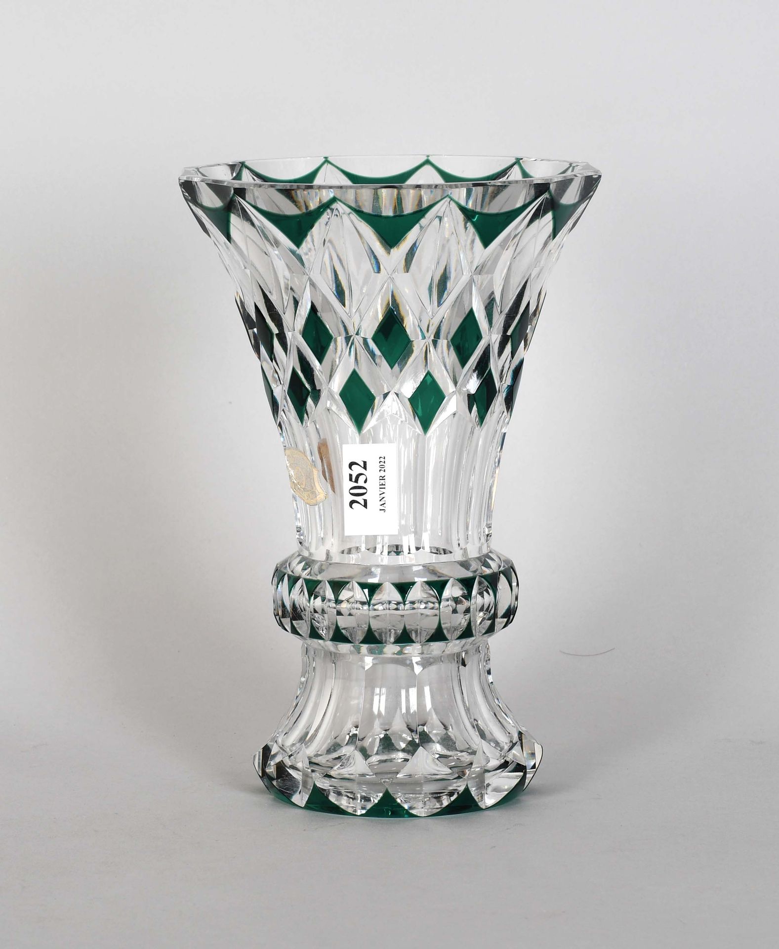 Null Val Saint-Lambert

Vase en cristal doublé et taillé vert (sans fond), montu&hellip;