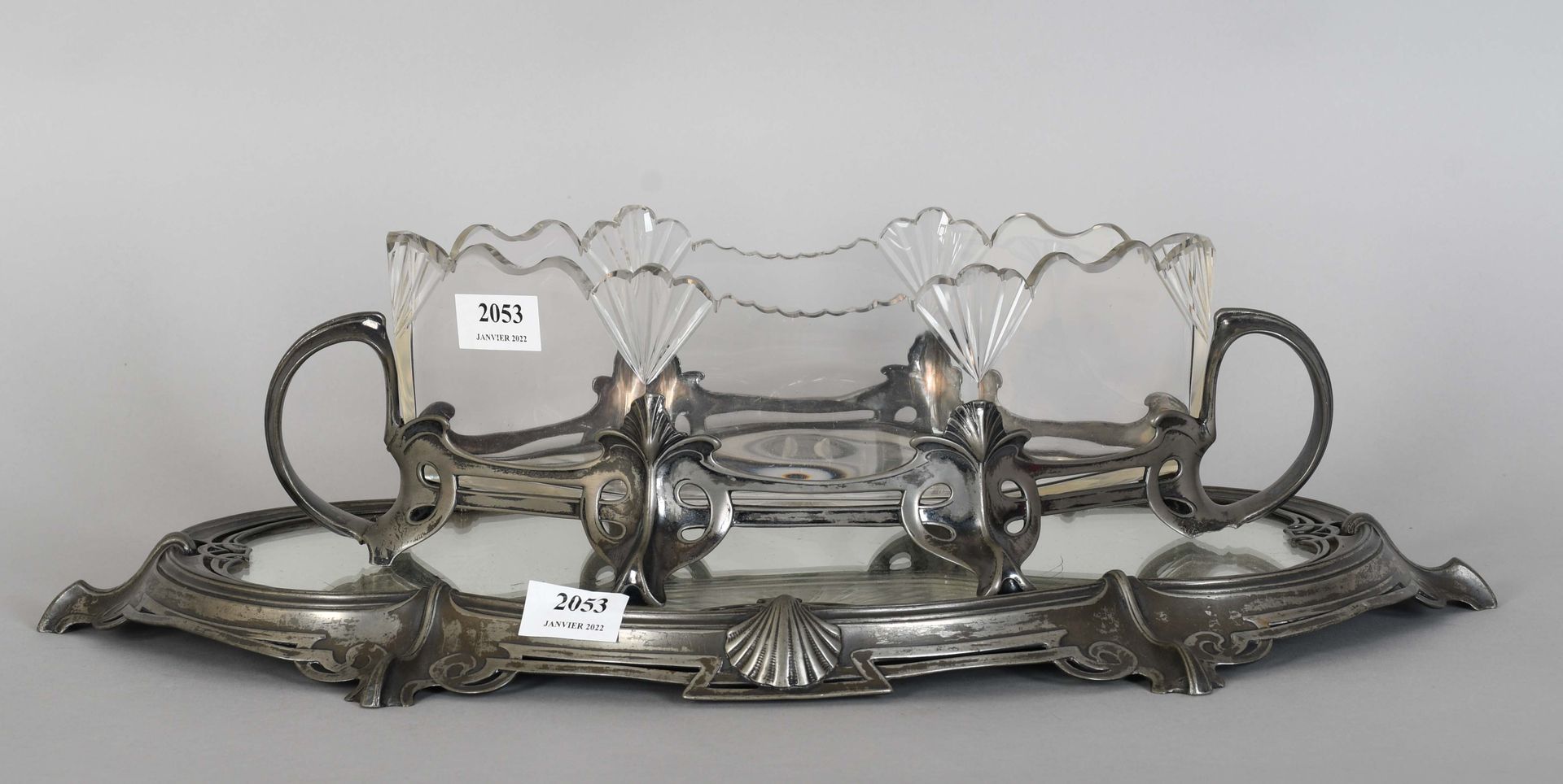 Null Art Nouveau pewter planter and its tray with a mirror bottom - A handle to &hellip;