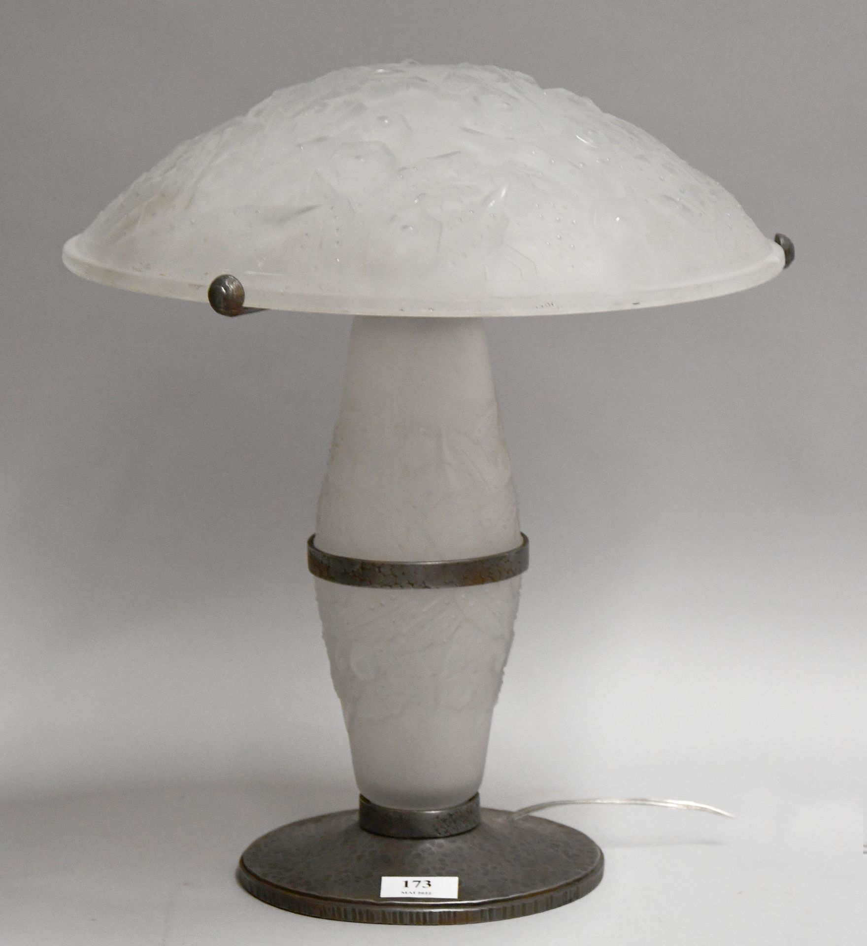 Null Muller Frères Lunéville

Große Schreibtischlampe mit Hut und Fuß aus satini&hellip;