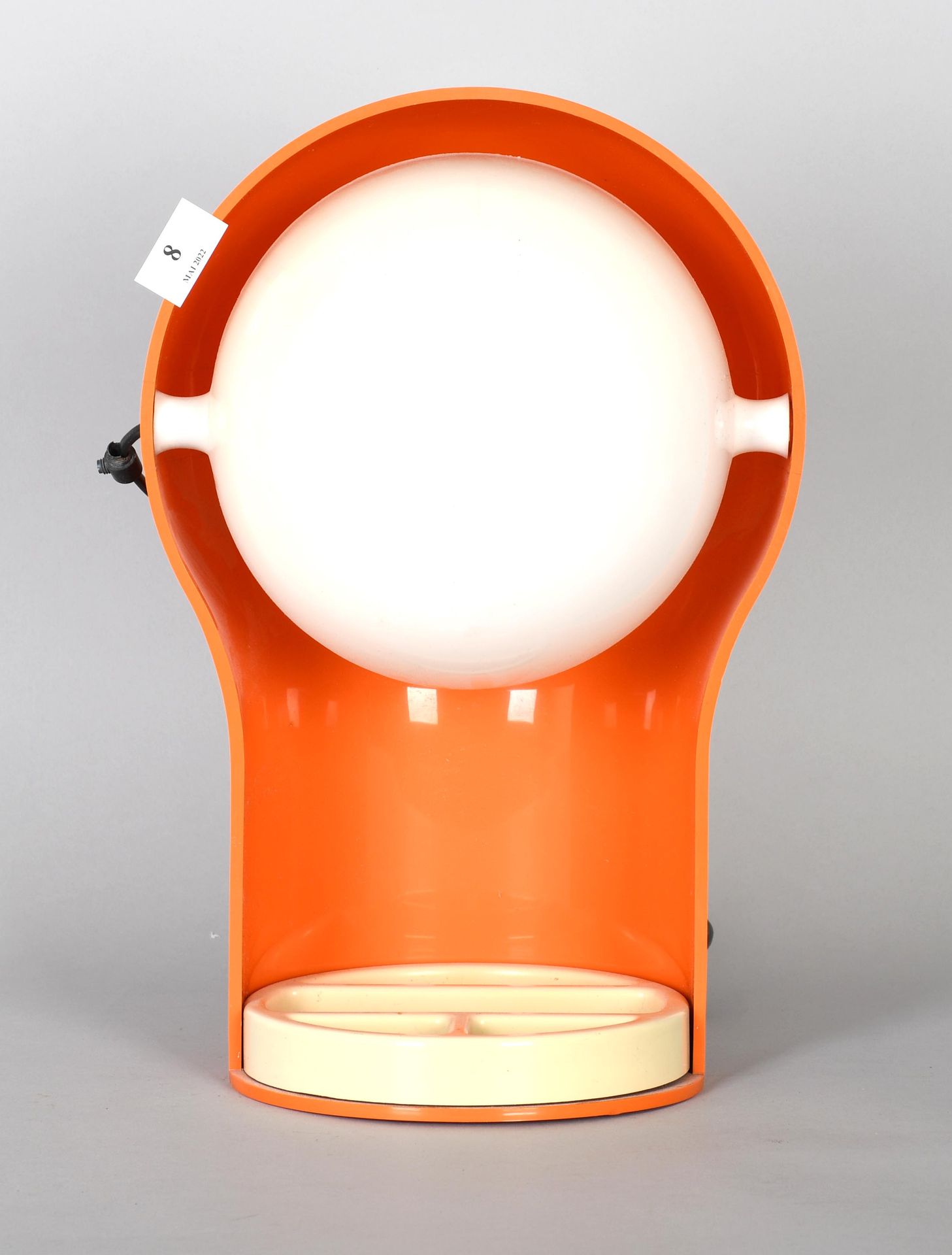 Null Vico Magistretti / Artemide

Lampe de bureau “Telegono”.

Hauteur : 41 cm.