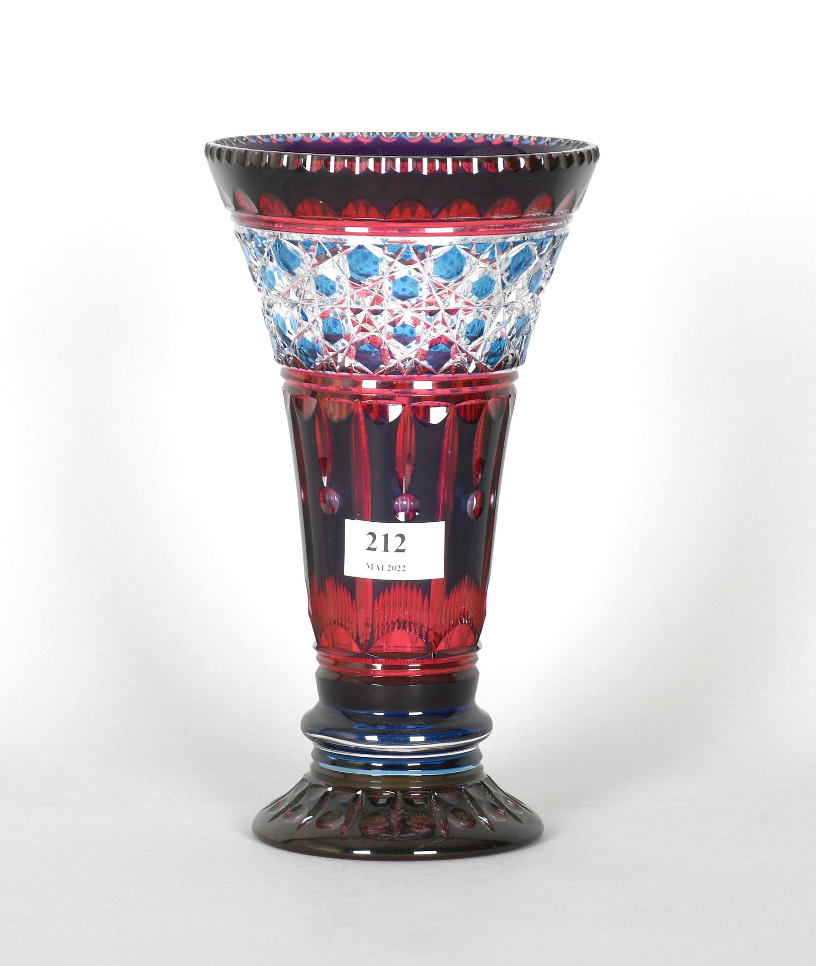 Null Val Saint-Lambert / Joseph Simon

尼科尔 "花瓶，红蓝三色水晶。约1926年。

高度：26厘米。