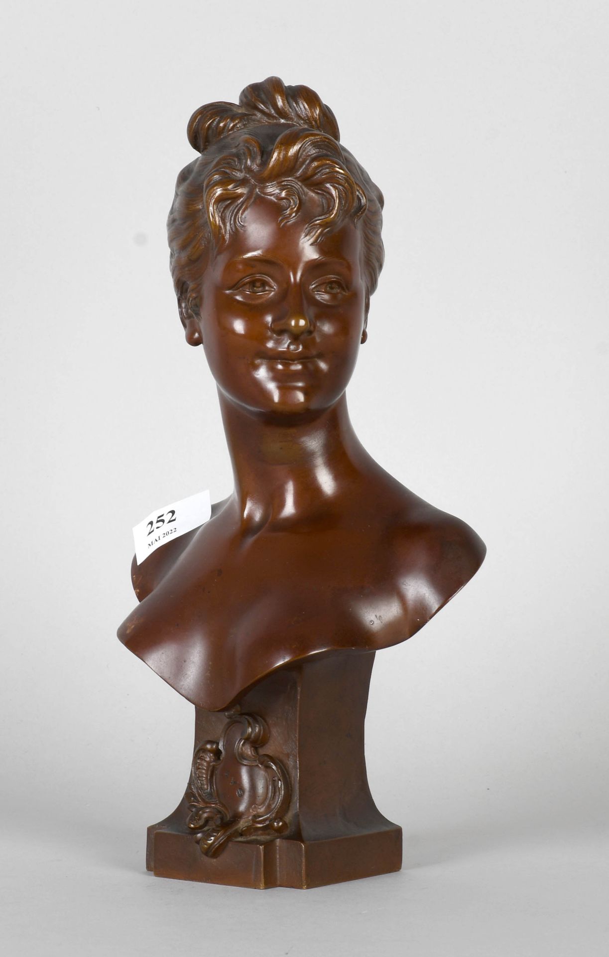 Null Pinedo

Buste d’élégante en bronze à patine brune. Signé et cachet de fonde&hellip;