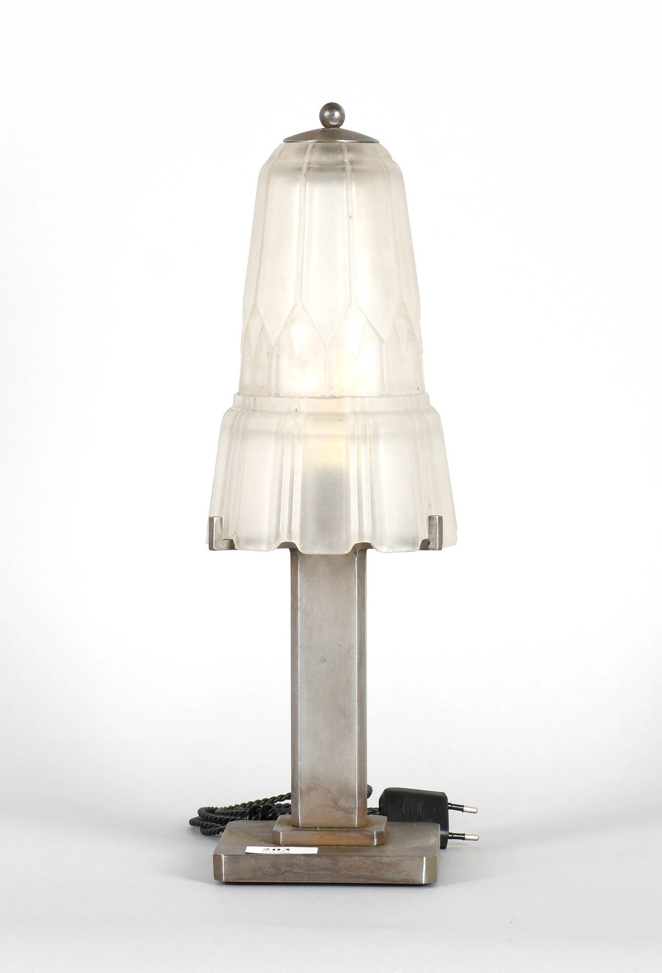 Null 装饰艺术灯，磨砂模制玻璃 "喷泉 "灯罩和镀镍金属底座 - 翻新的线路

高度：41厘米。
