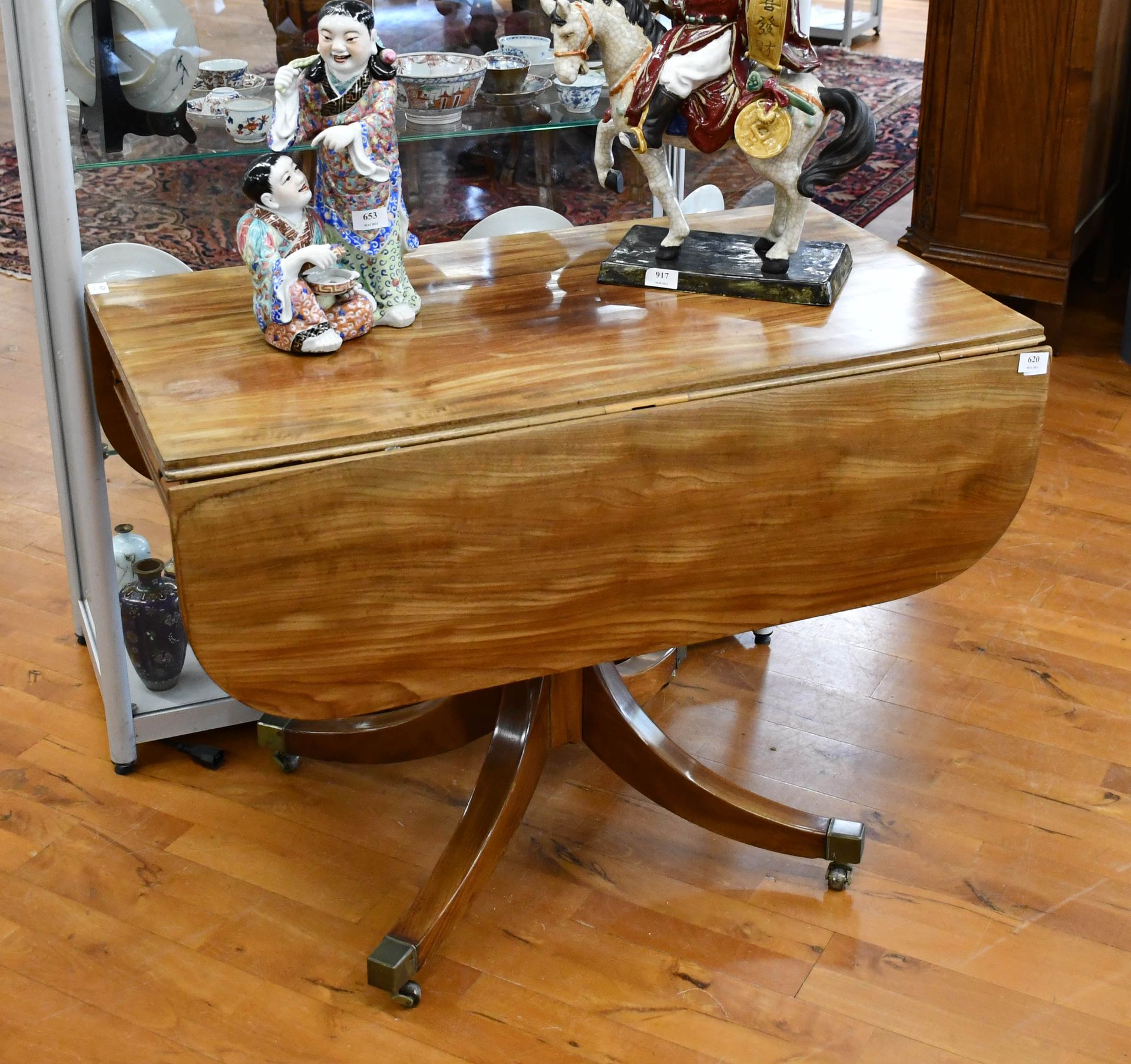 Null 19th century English mahogany desk with two drawers and flaps