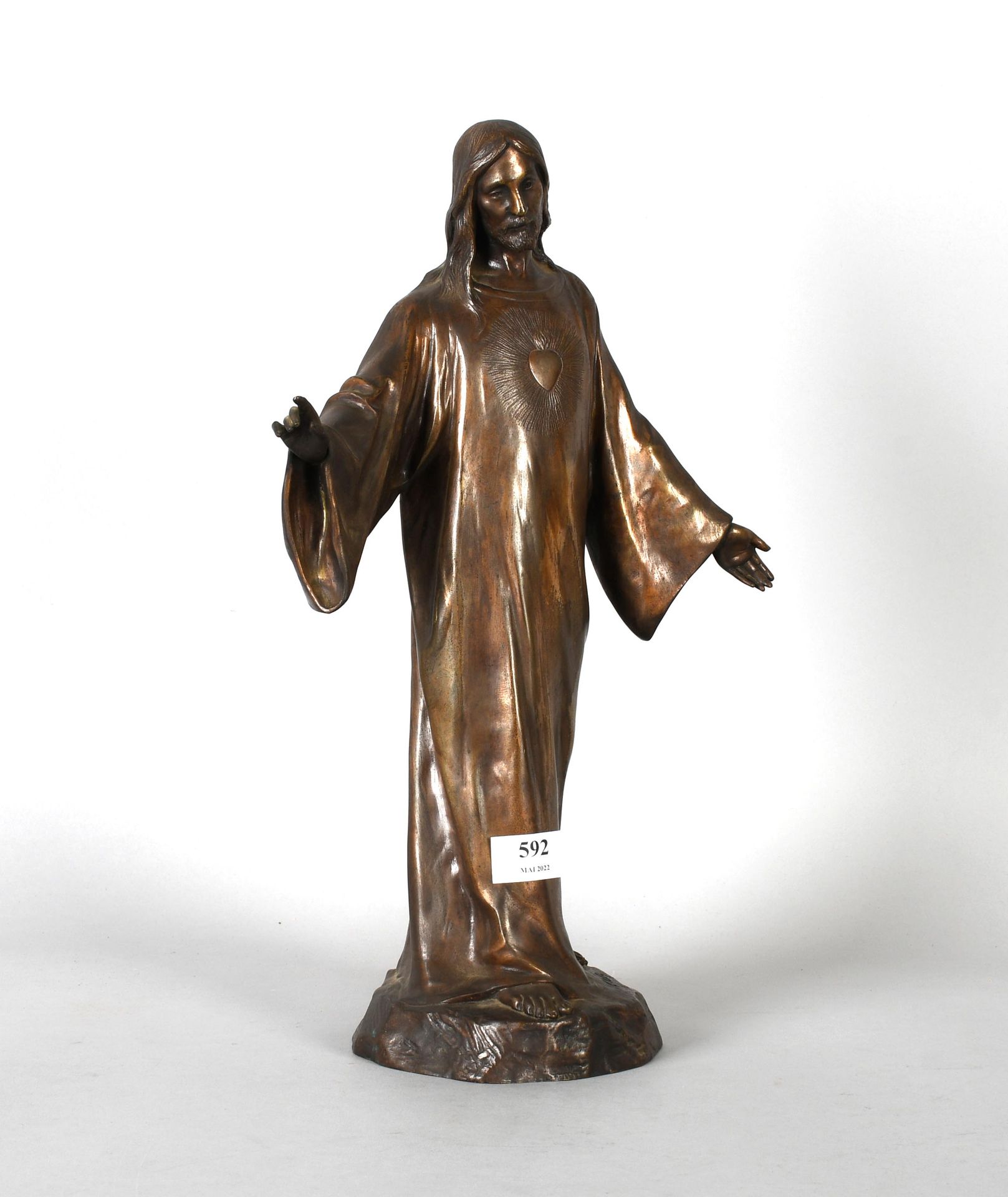Null P. Gasq

Skulptur aus Bronze: "Christus". Signiert.

Höhe: 43 cm.