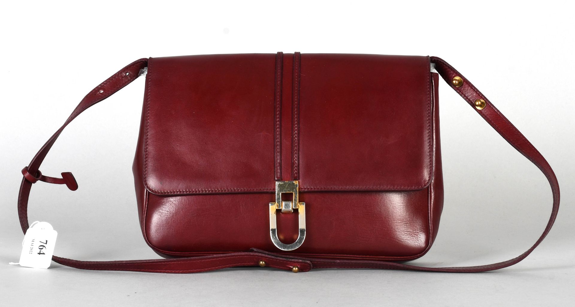 Delvaux Vintage shoulder bag in burgundy leather.