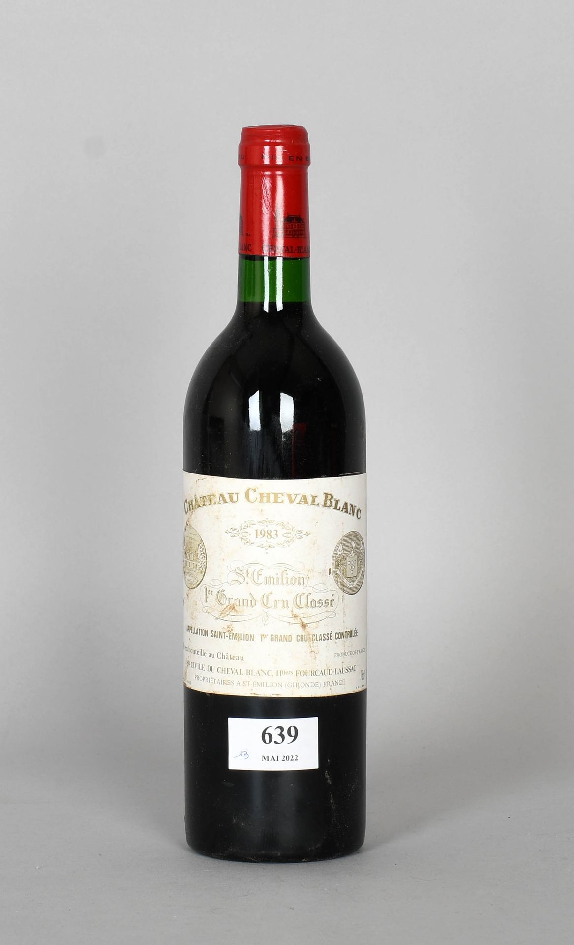 Null Château Cheval Blanc 1983 - Mise château - A bottle of wine

Saint-Emilion.&hellip;