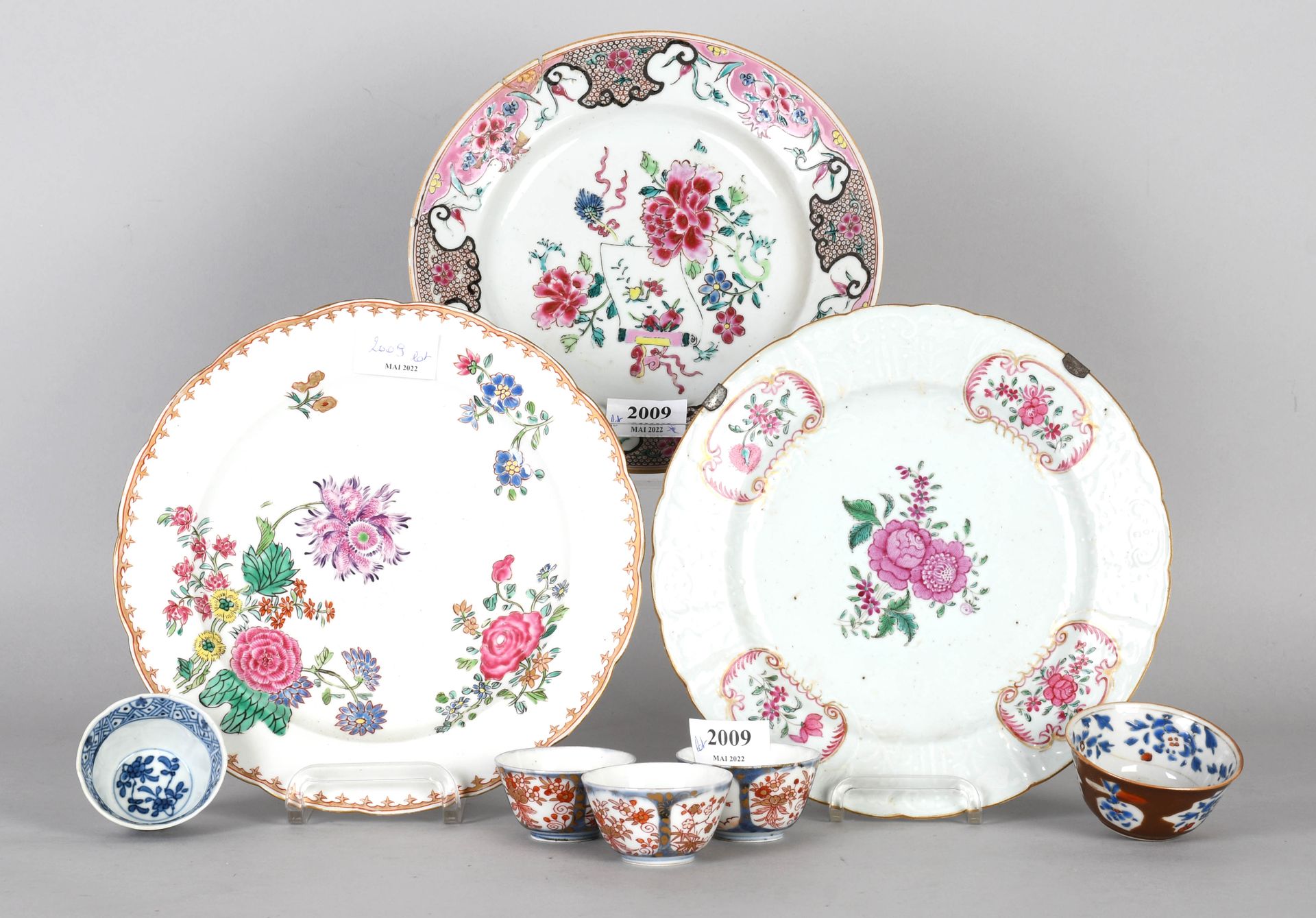 Null Set of three polychrome plates from China, and, Imari and China pouches