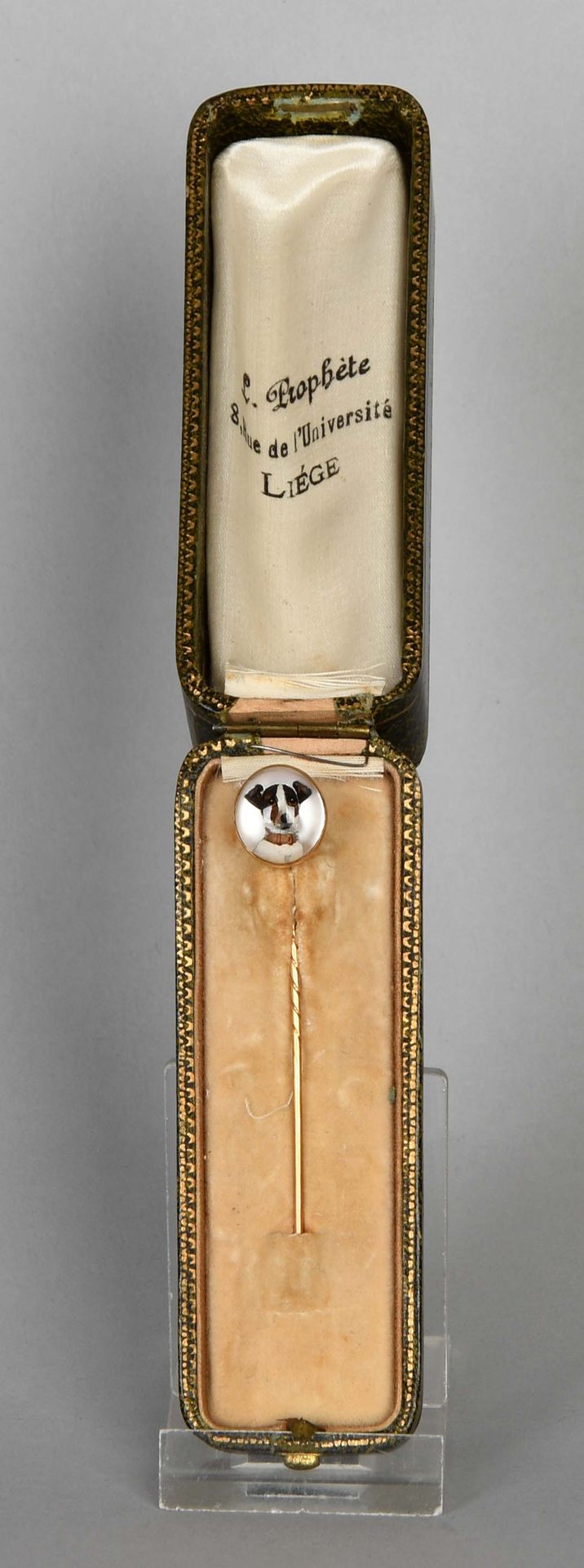 Null 瑰宝

18K黄金领带针，镶嵌有英国杰克罗素水晶。总重量：+4,1克。