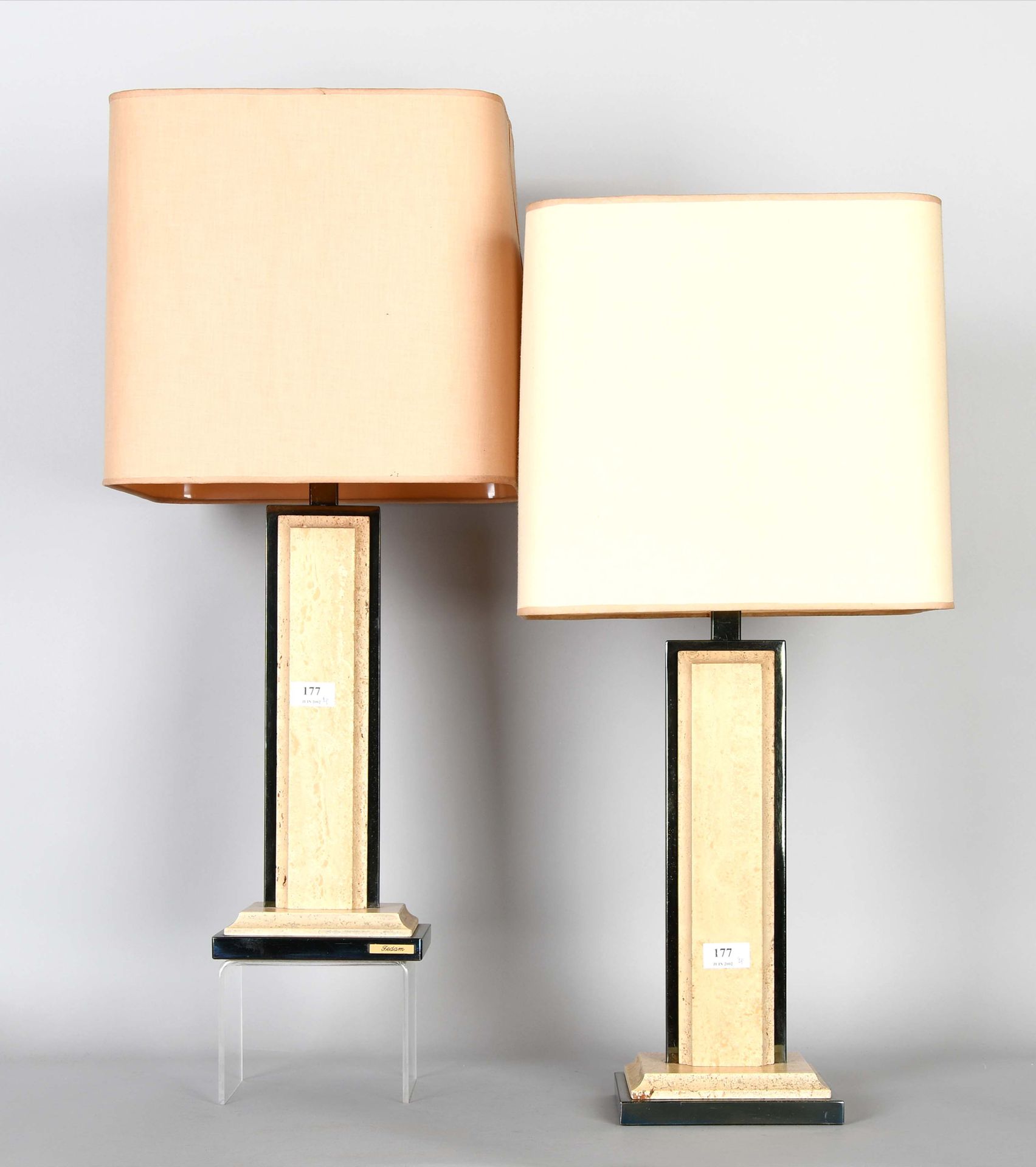 Null Fedam

Pair of vintage lamps in travertine and brass.