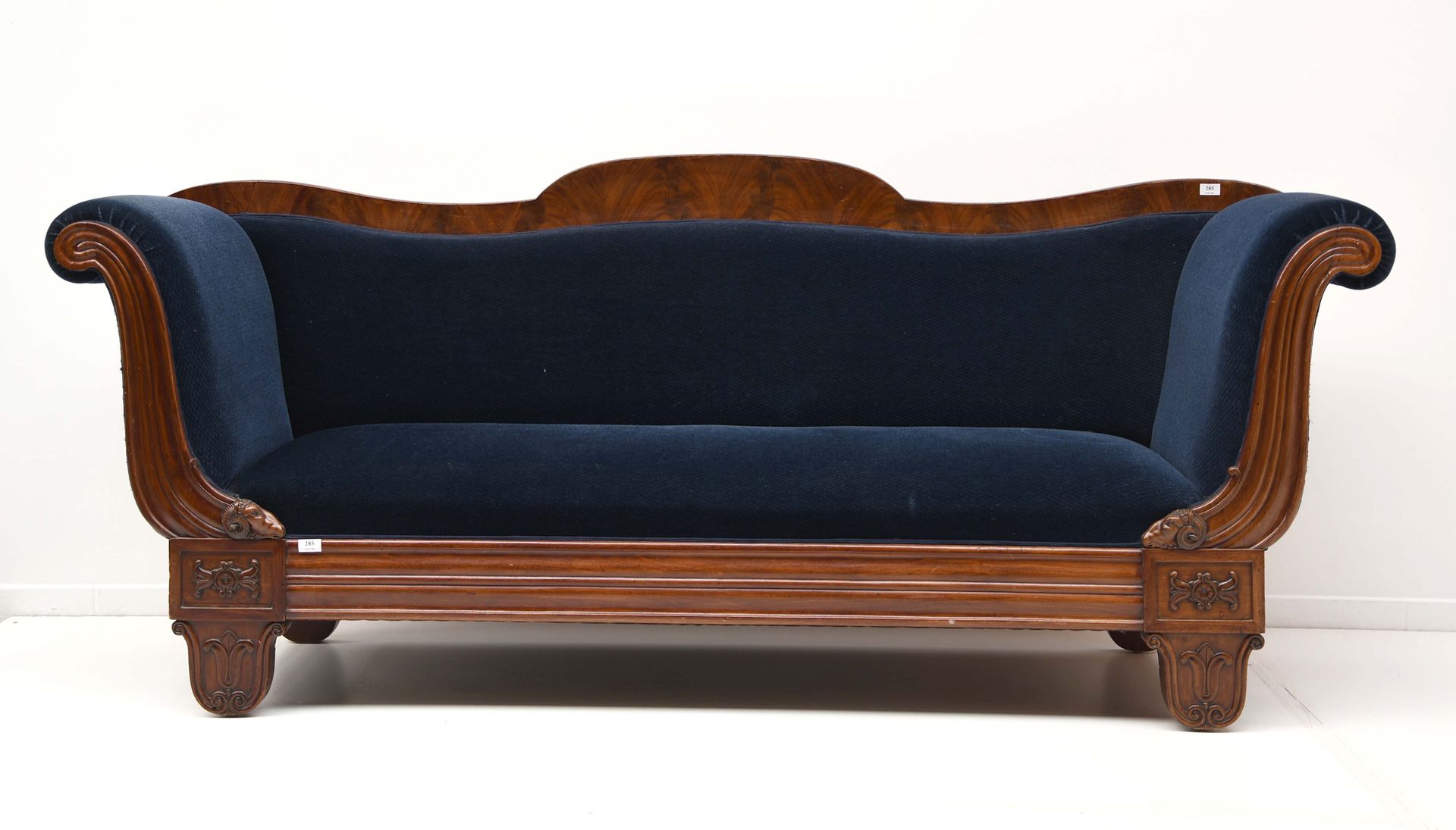 Null Charles X mahogany sofa with carved ram's head - Length : 227 cm