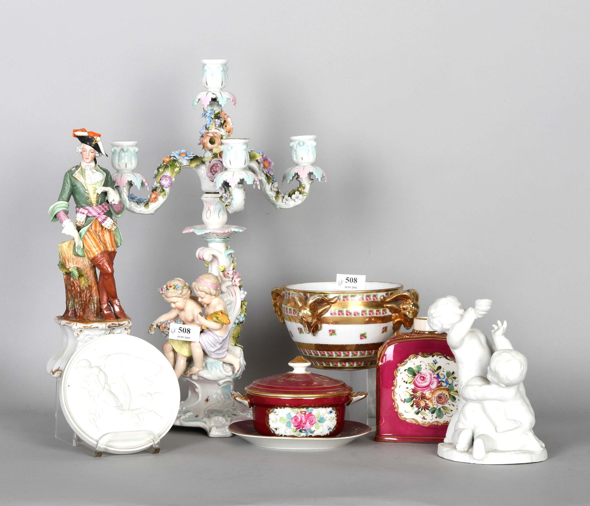 Null Lot divers de porcelaines dont Meissen (accidents) et biscuits