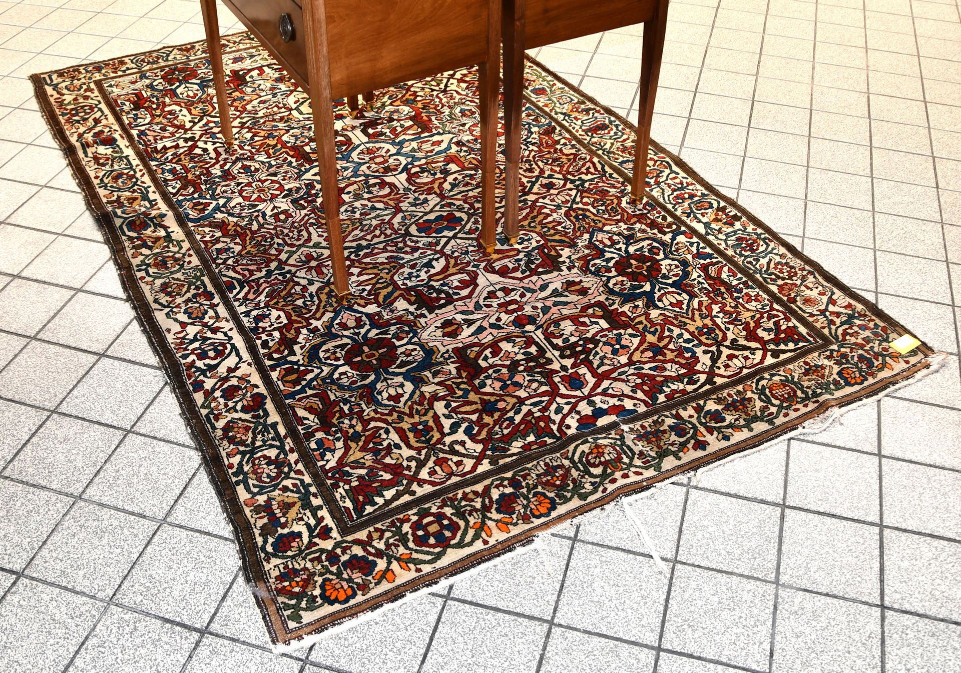 Null Carpet

Old Iranian oriental carpet. Wear.

Dimensions : 200 cm x 127 cm.