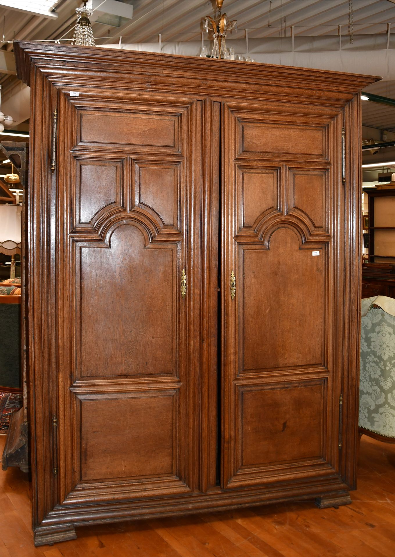 Null Important 18th century oak cabinet with two doors