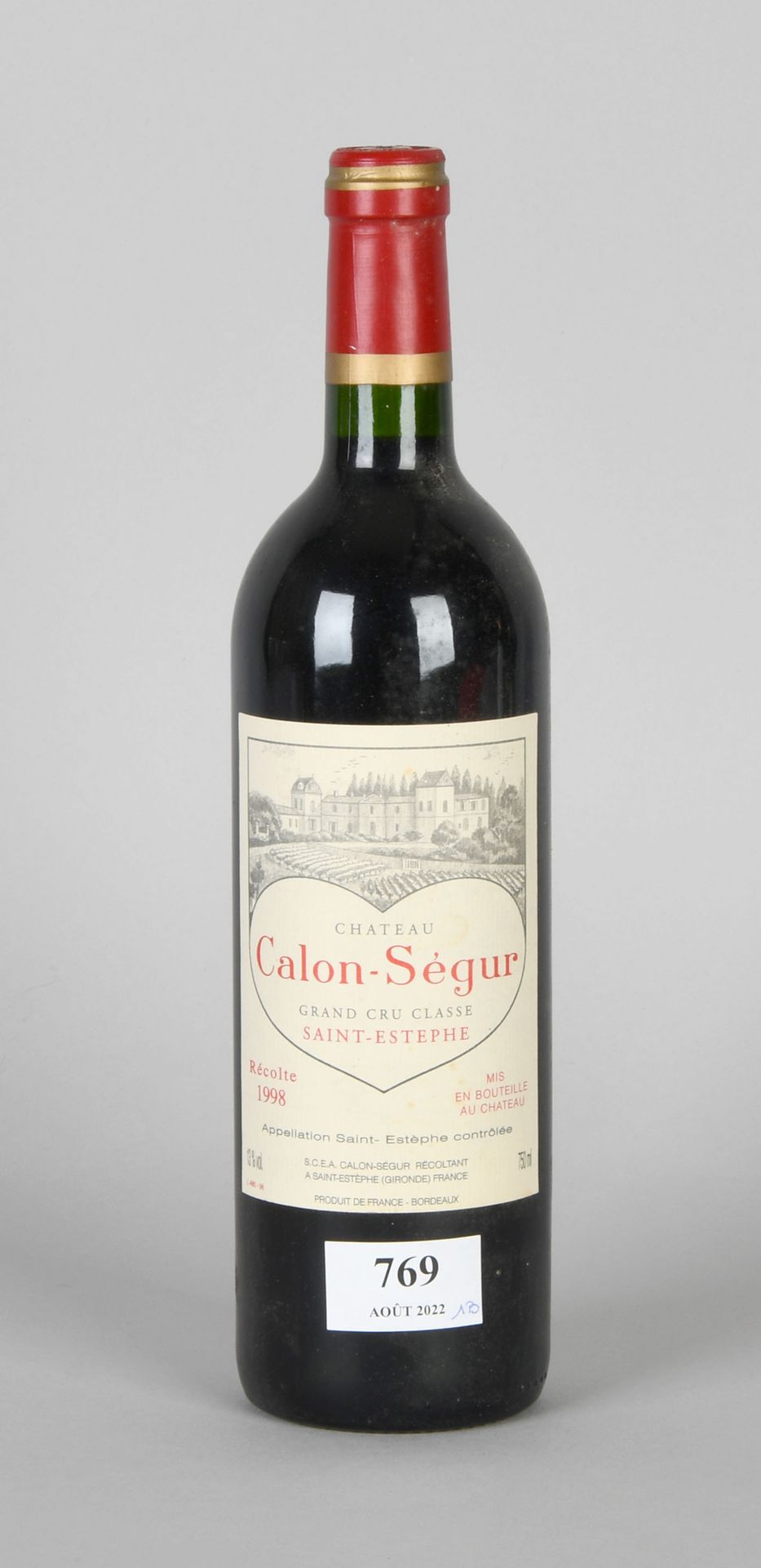 Null 卡隆-塞古尔酒庄1998年--Mise château - 一瓶葡萄酒

圣埃斯泰夫。特级品。标签有轻微的污渍。S.C.E.A Calon-Ségur&hellip;