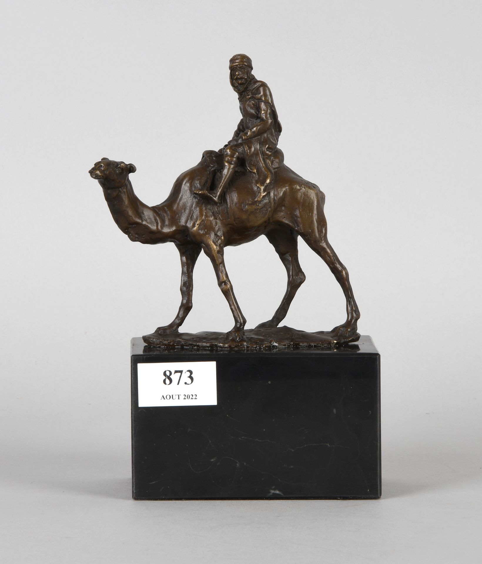 Null D’après Cauvin

Sculpture en bronze : “Arabe à dos de chameau”, sur socle e&hellip;