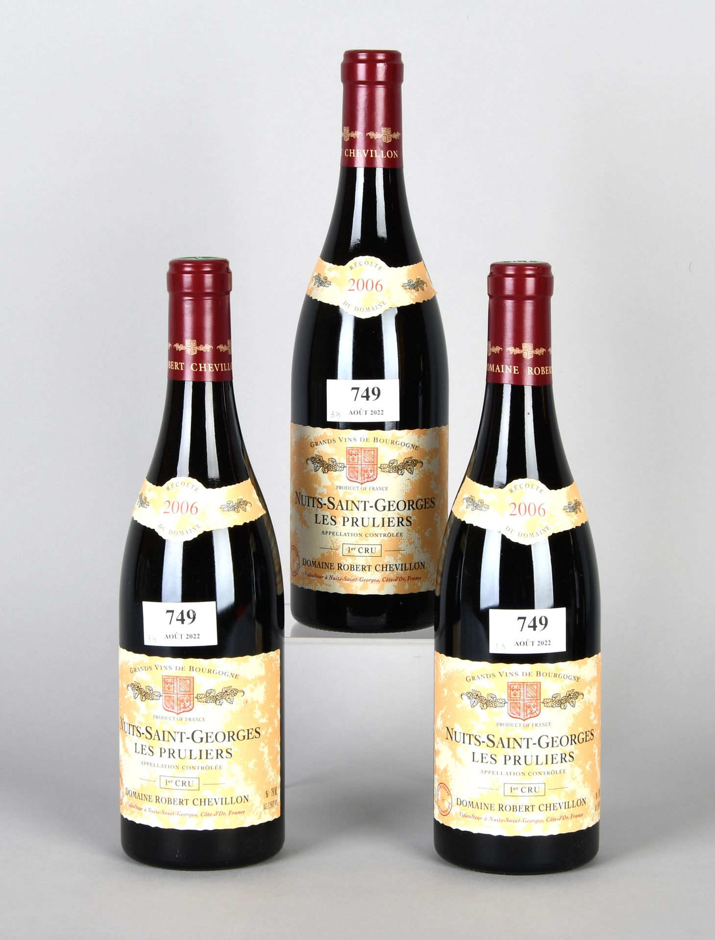 Null Nuits-Saint-Georges 2006 - Mise propriété - Trois bouteilles de vin

Les Pr&hellip;