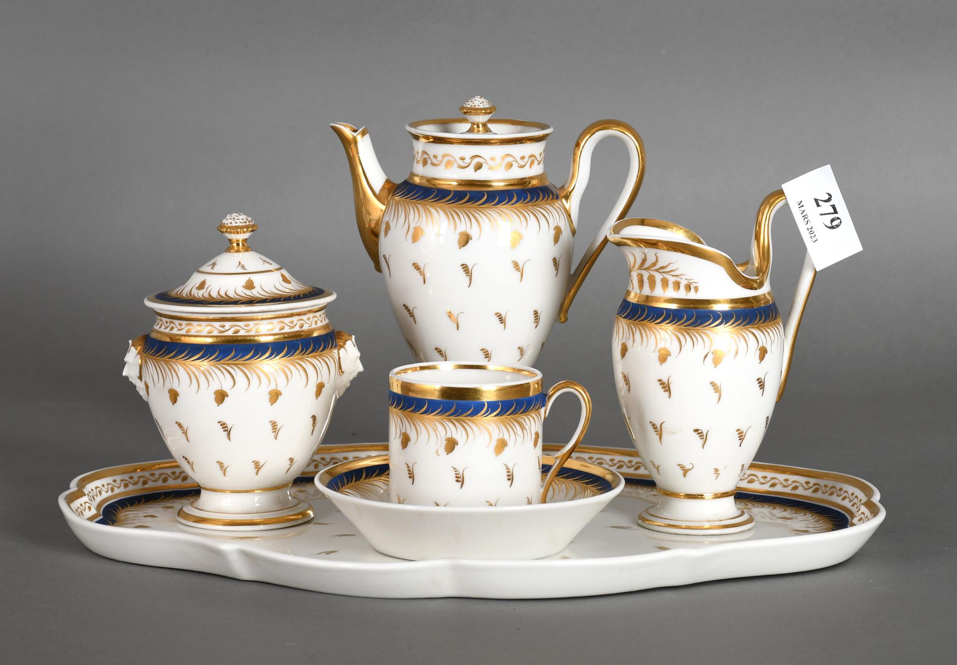 Null 白色、蓝色和金色的帝国装饰瓷器自助服务套装