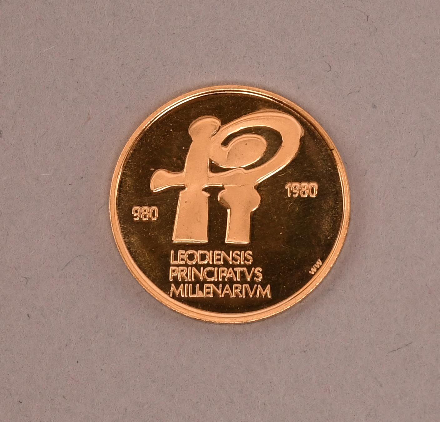 Null Médaille commémorative en or jaune pour le millénaire de la Principauté de &hellip;