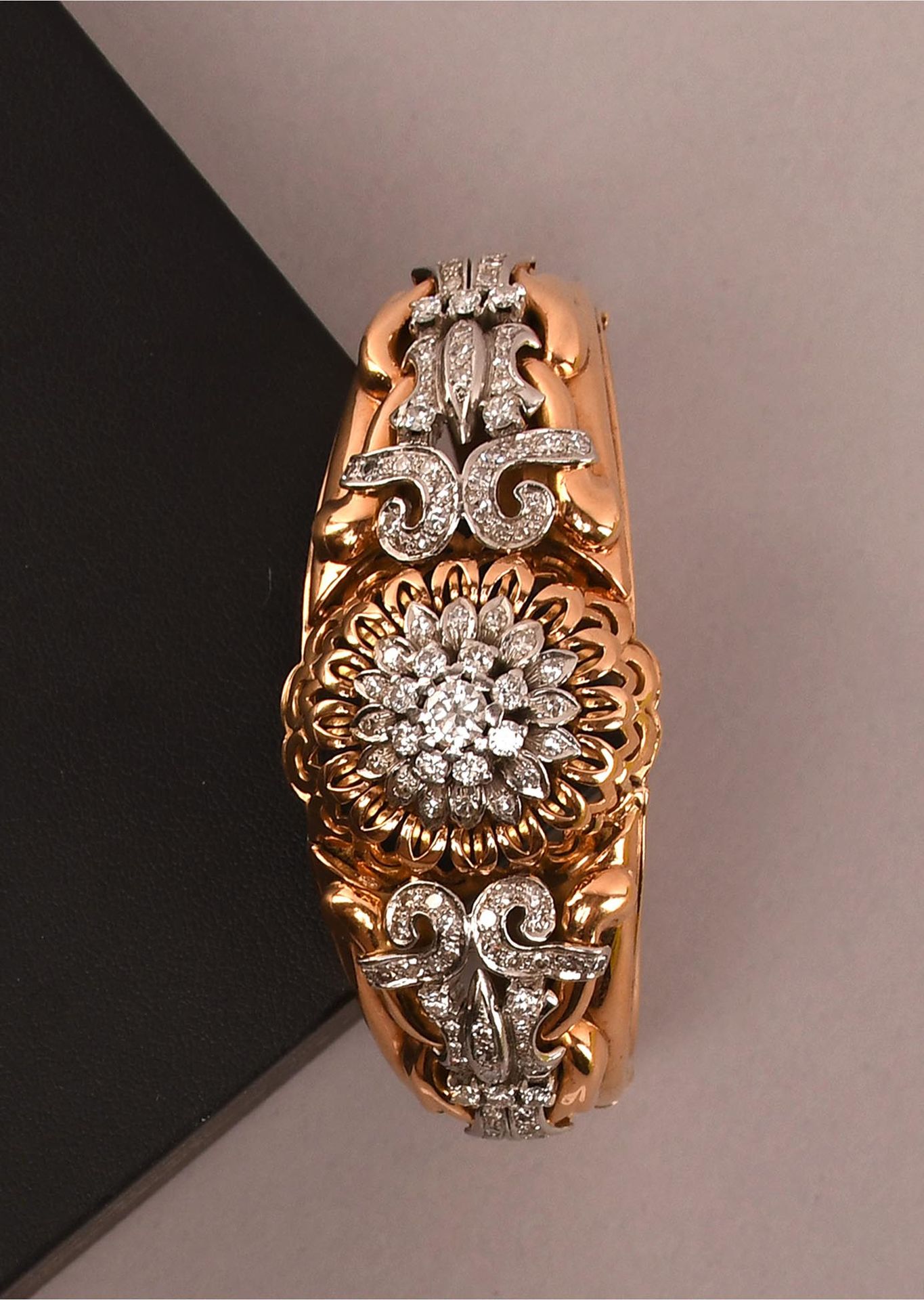 Null Bijou
Magnifique et ancien bracelet esclave en or jaune et or blanc 18 cara&hellip;