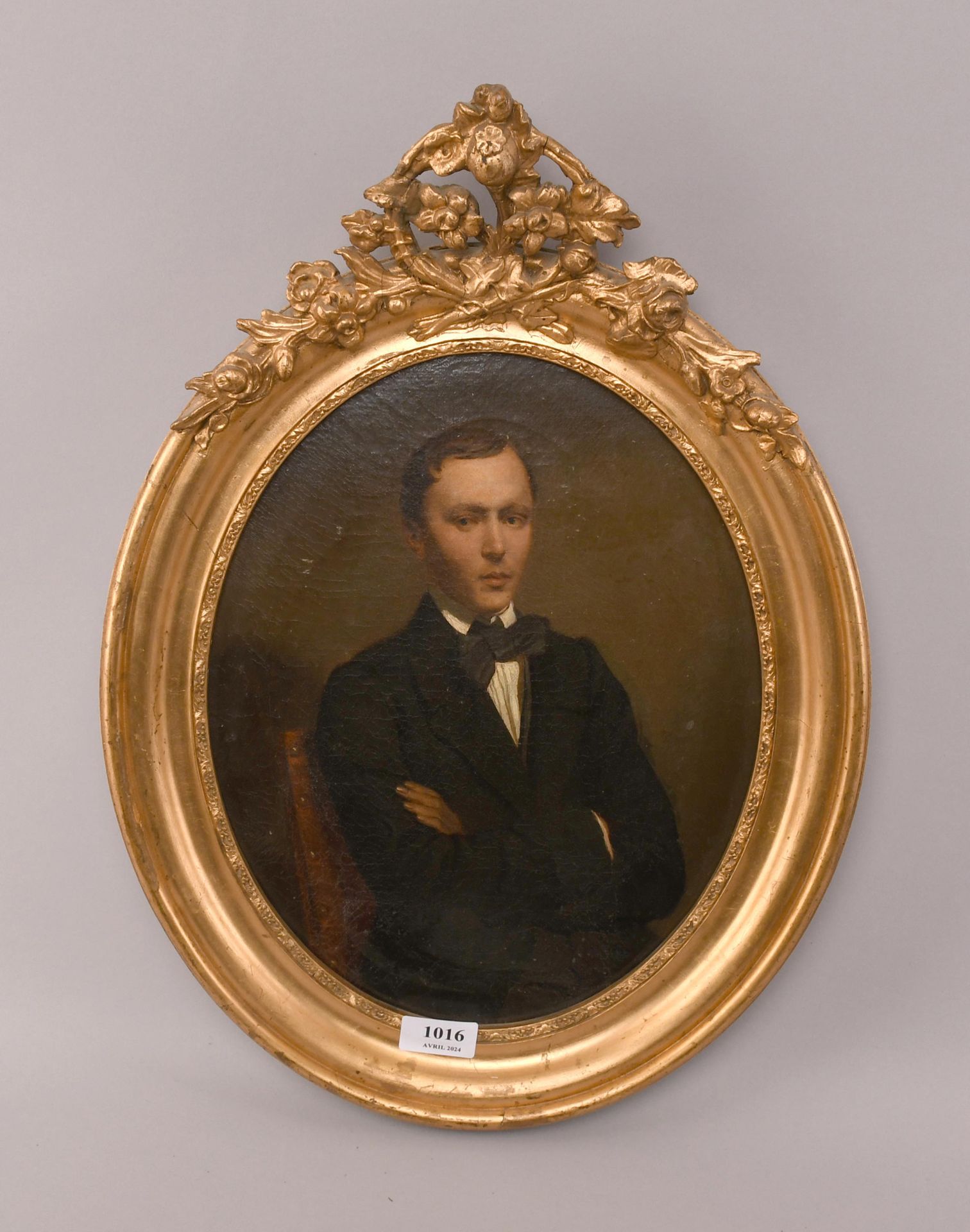 Null Peinture du XIXème siècle
Huile sur toile : “Portrait d’homme”. Diamètre : &hellip;