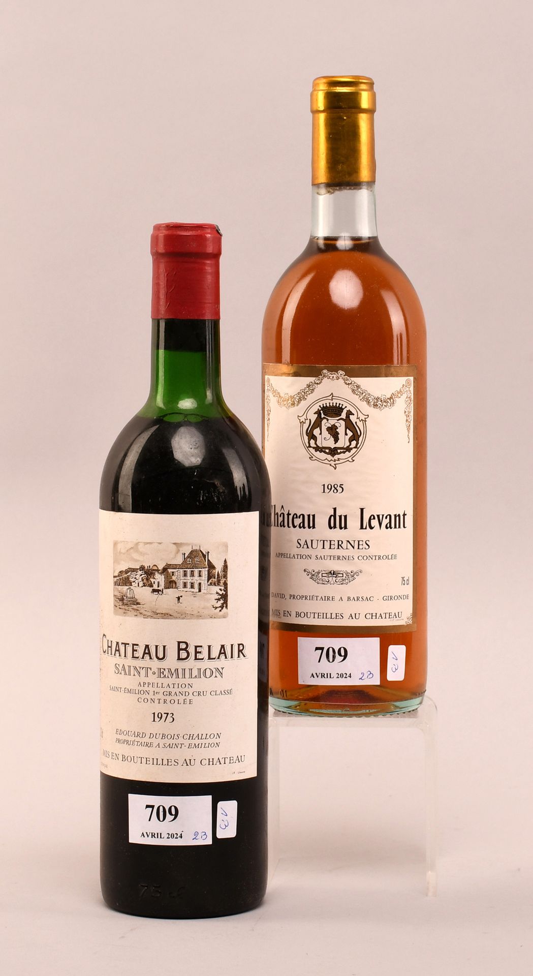 Null Lot de vins divers : deux bouteilles
Château Belair 1973. Saint-Emilion. 1G&hellip;