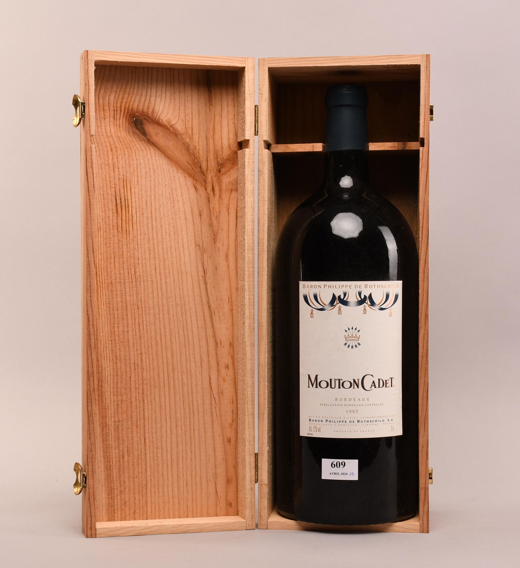 Null Mouton Cadet 1997 - Mise négoce - Une bouteille de vin - Réhoboam (5 litres&hellip;