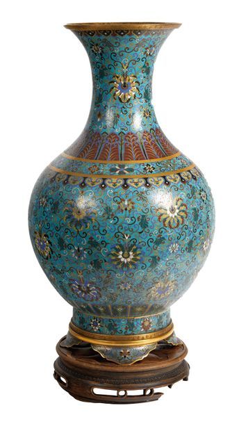 CHINE - XIXe siècle CHINE - XIXe siècle

Important vase balustre en bronze doré &hellip;