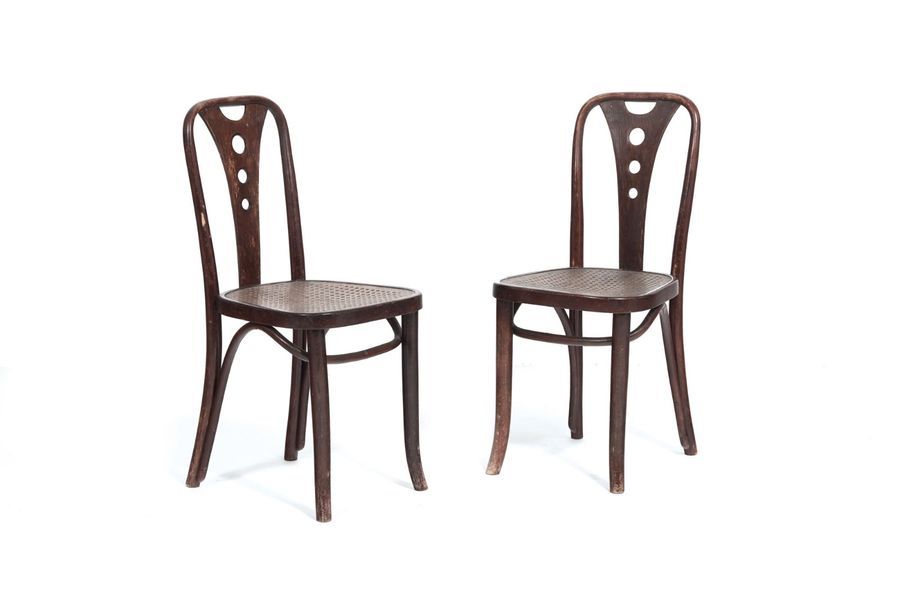 THONET FRÈRES THONET FRÈRES

Paire de chaises en hêtre courbé teinté acajou, dos&hellip;