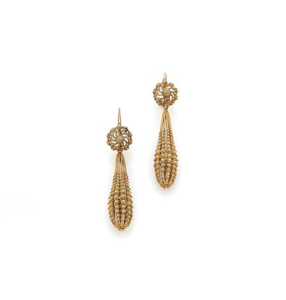 Paire de pendants d'oreilles Pair of ear pendants 

in 18K (750) gold filigree w&hellip;