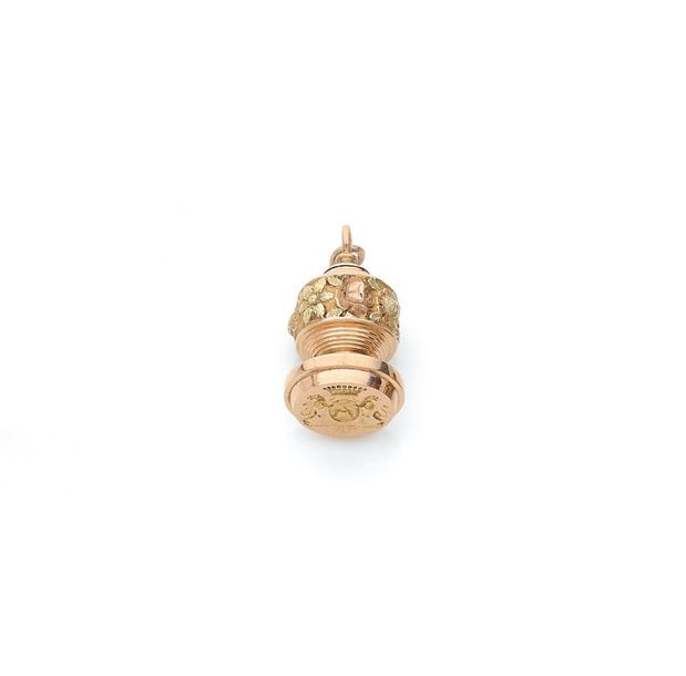 Pendentif-cachet Pendant seal 

in 18K (750) gold in pink, yellow, chiseled with&hellip;