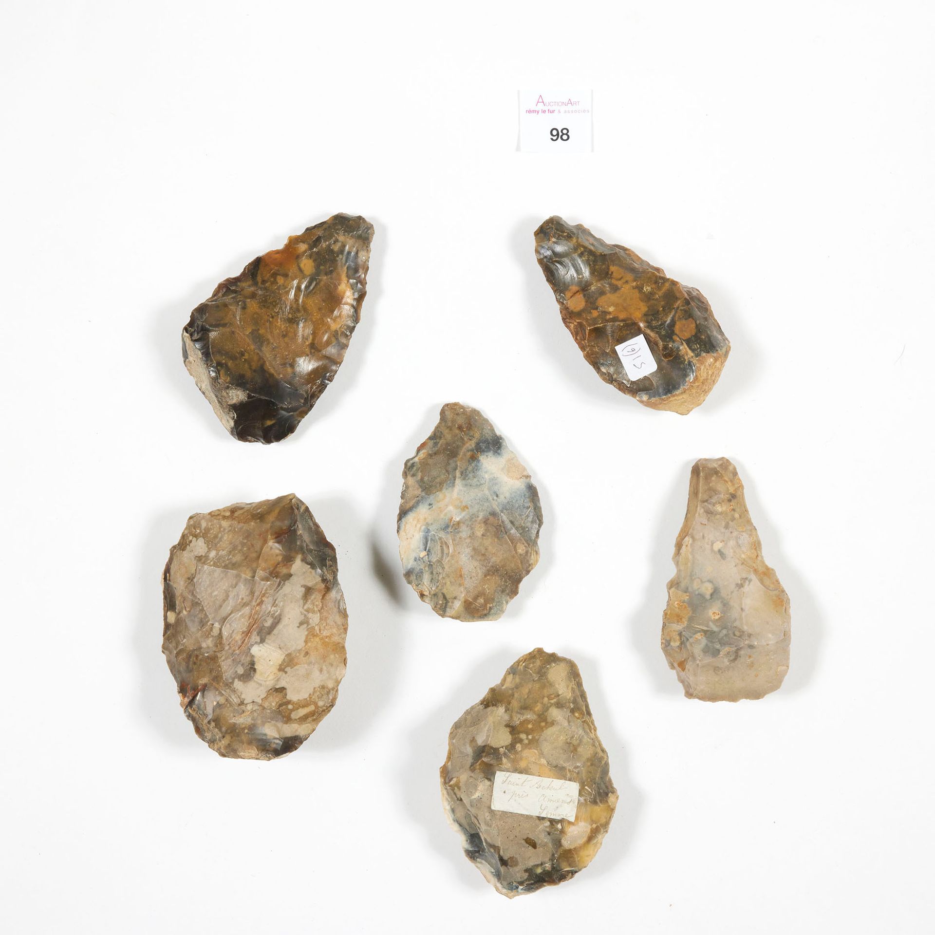 Lot de pièces bifaciales et un éclat Levallois 一套两面体碎片和一个Levallois碎片

灰色和棕色的燧石

&hellip;