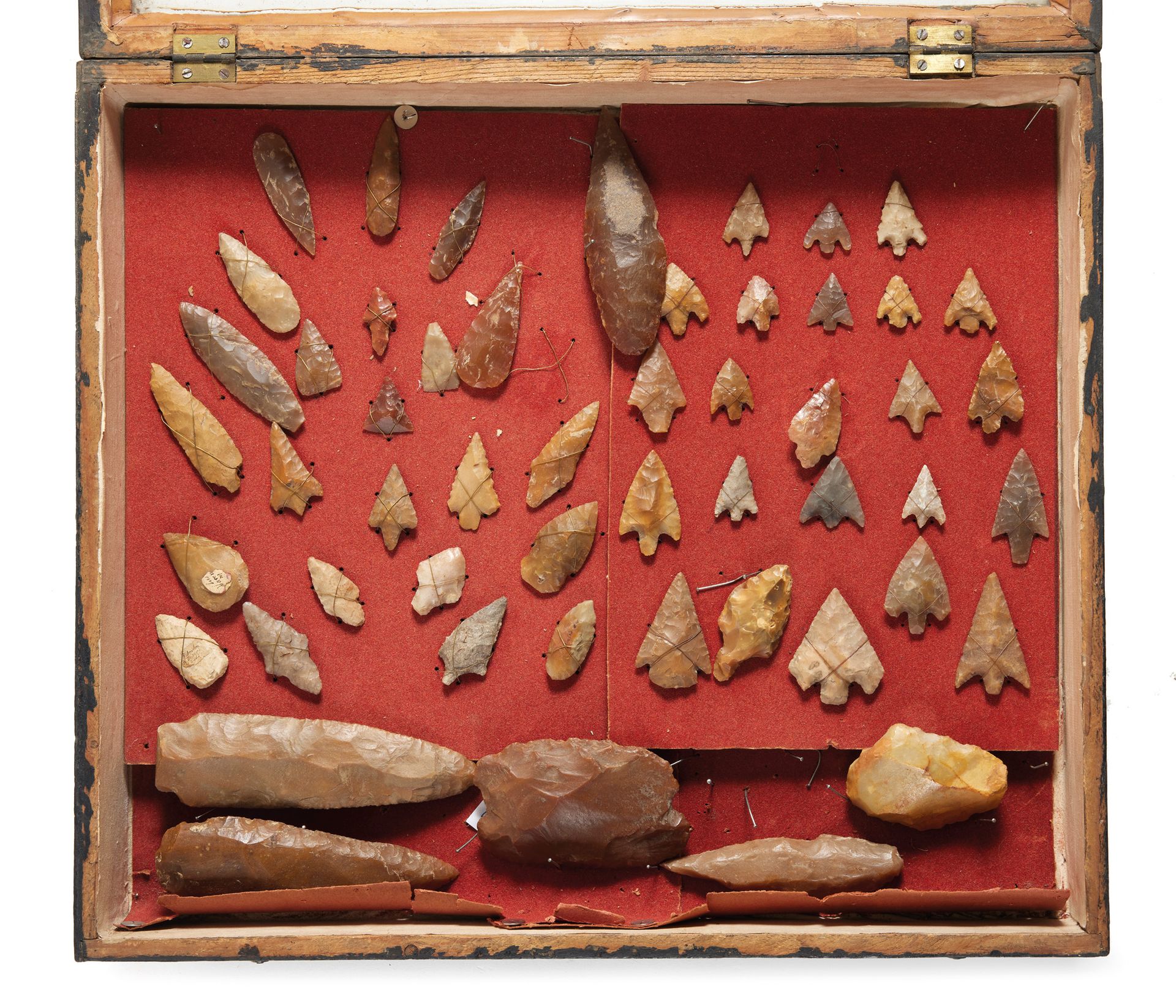 Vitrine Display case

comprising a collection of arrowheads with wings and stalk&hellip;