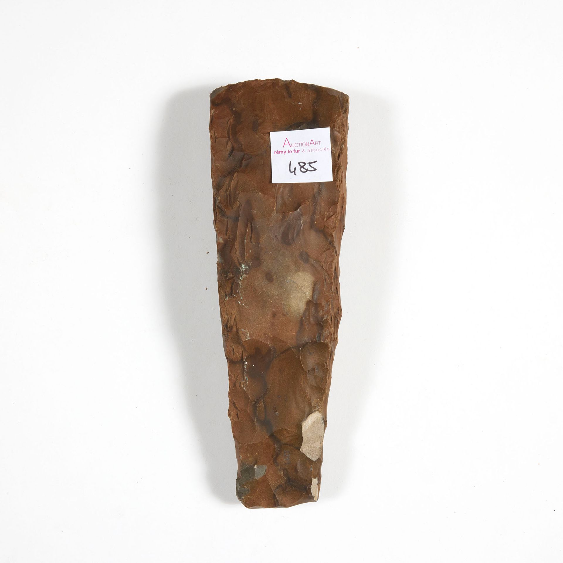 HACHE Axe

carved with rectangular section.

Brown flint.

Denmark, late Neolith&hellip;